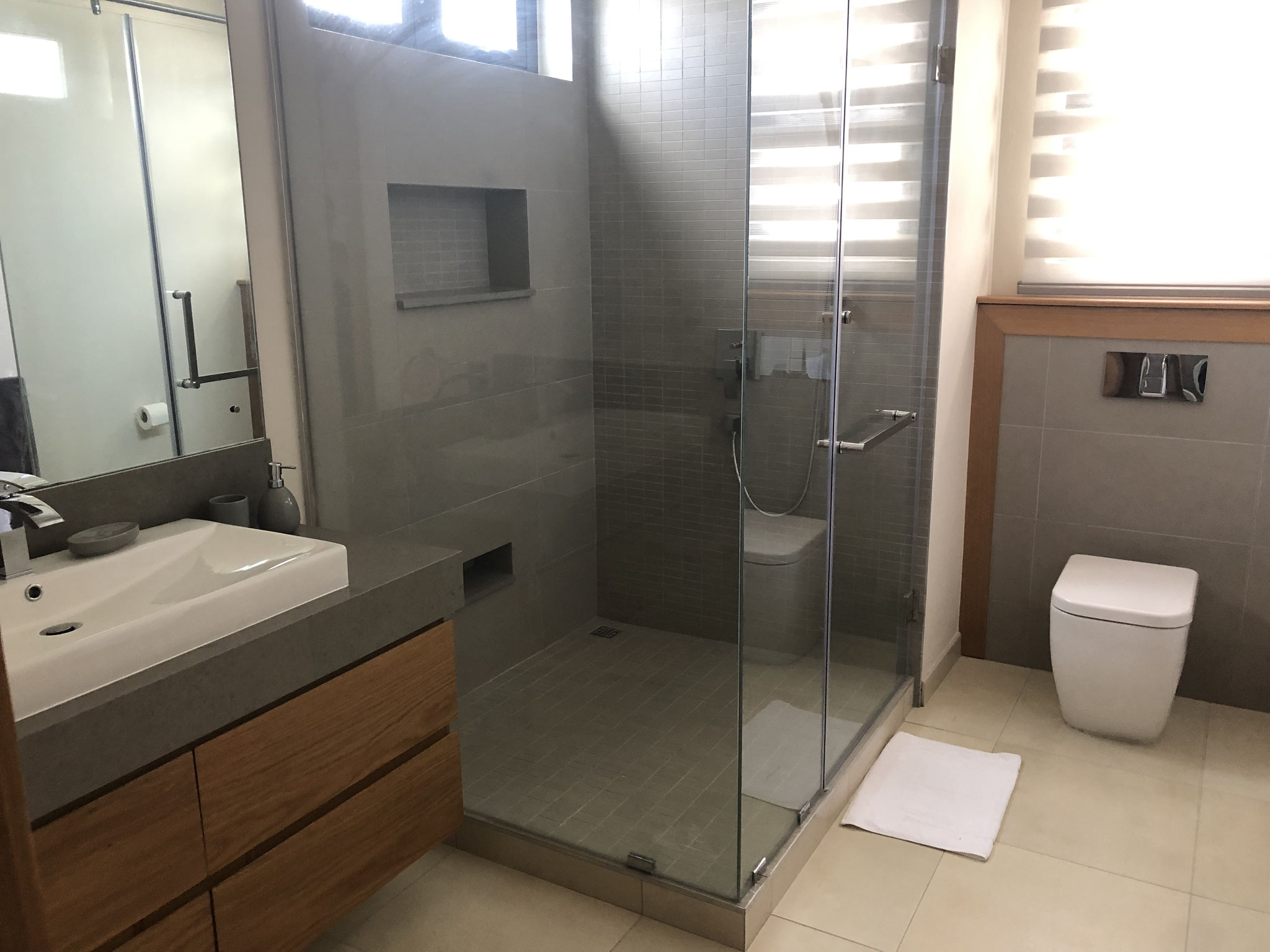 achat vente et revente appartement T4 3 chambres balcon R+2 jinvesty votre agence immobilière grand baie Pereybère ile maurice