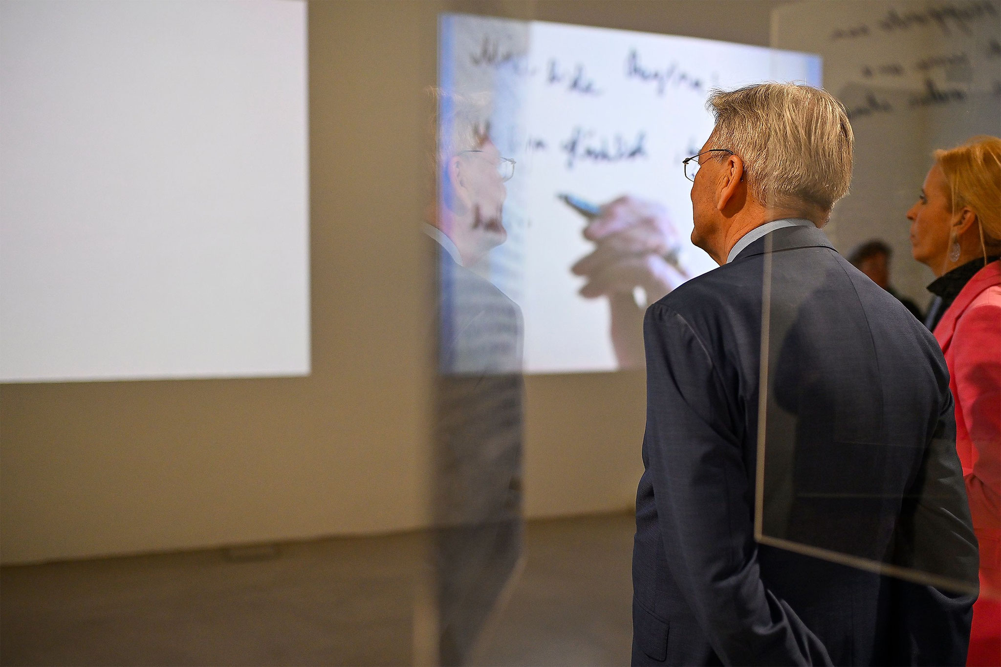 LH Dr. Peter Kaiser with connecting times/relationships. Photo: LPD Kärnten/Helge Bauer 
