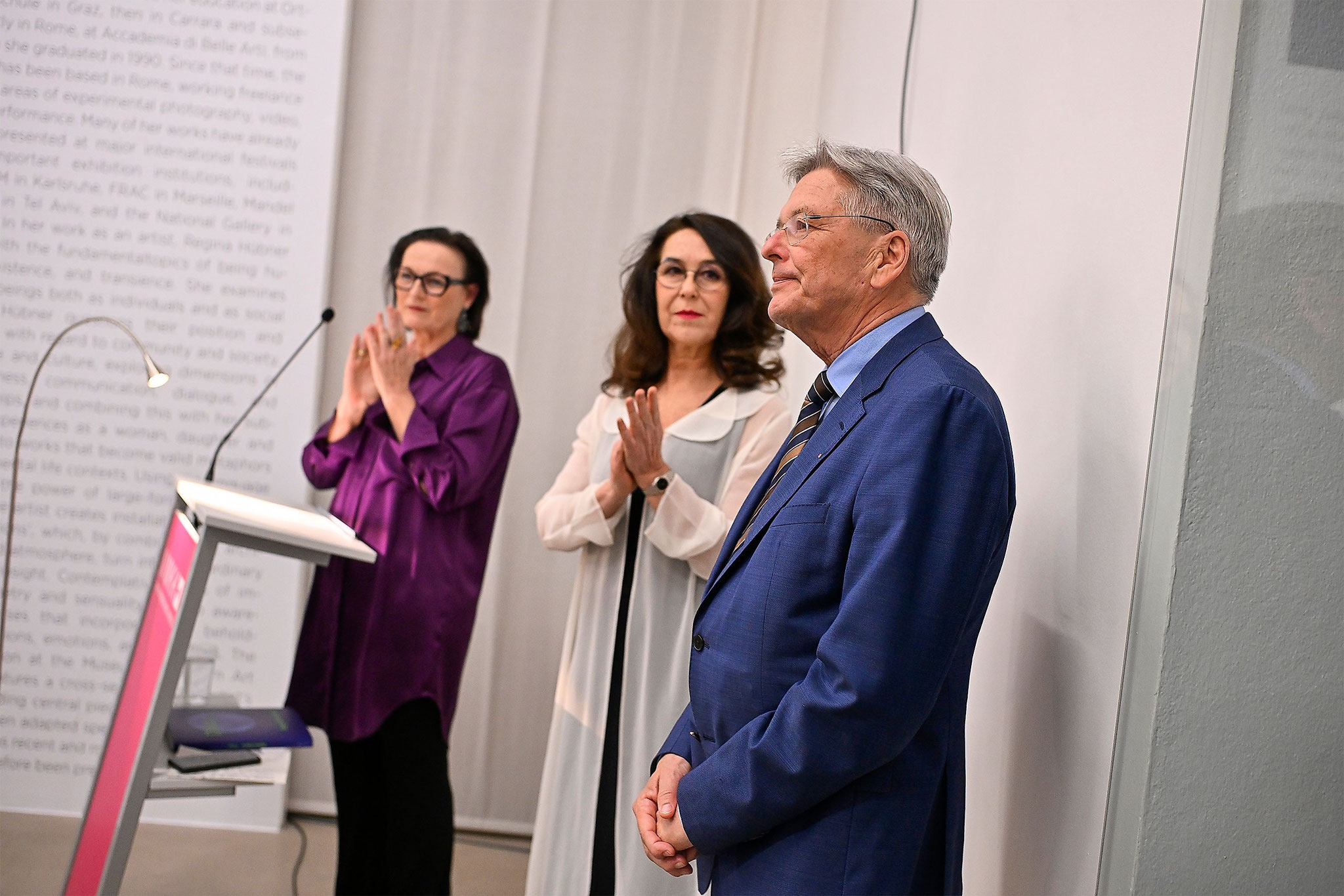 Dir.Mag. Christine Wetzlinger-Grundnig, LH Dr. Peter Kaiser, Regina Hübner. Photo: LPD Kärnten/Helge Bauer 