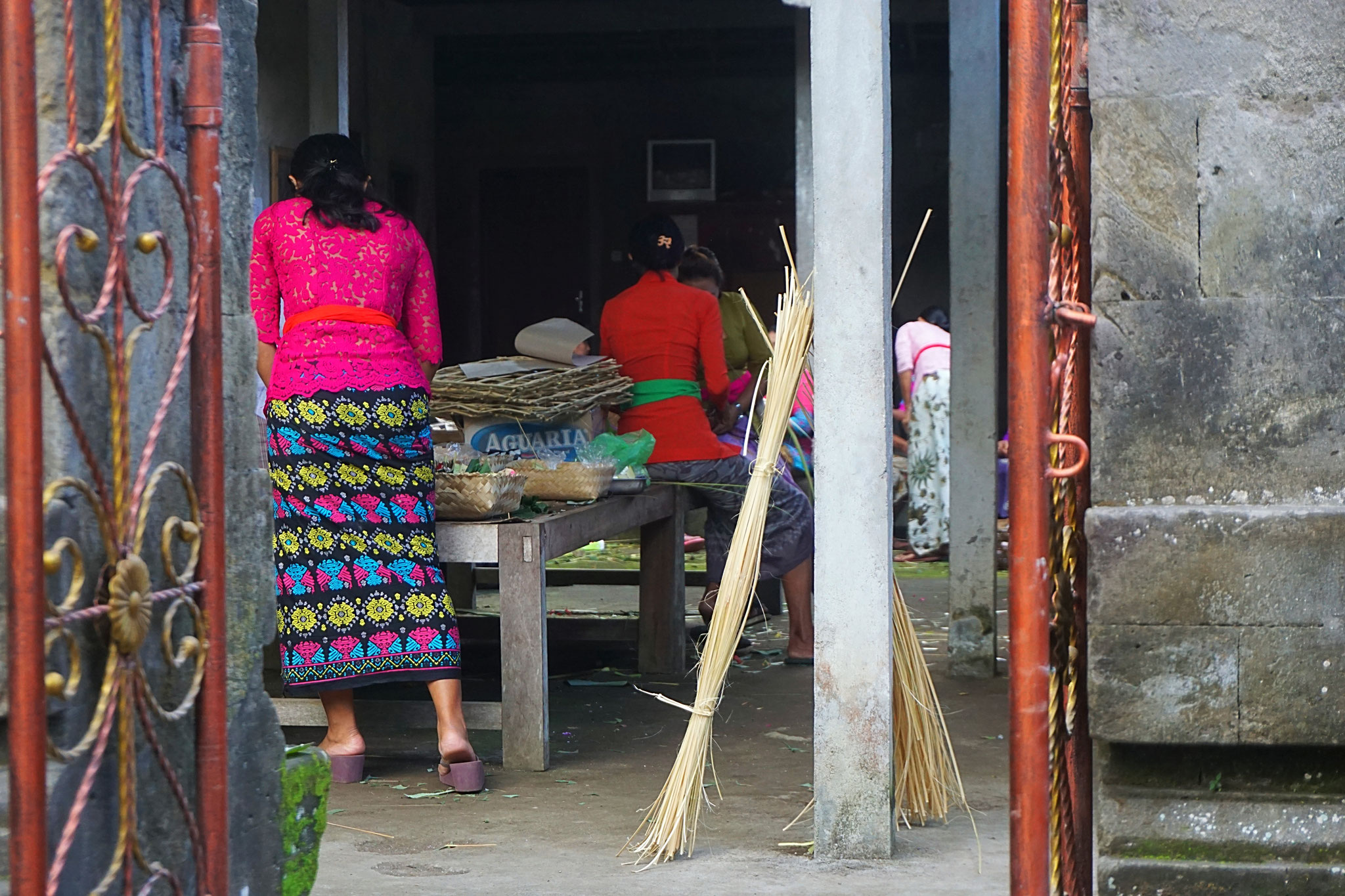 Einheimische Frauen bei der Arbeit