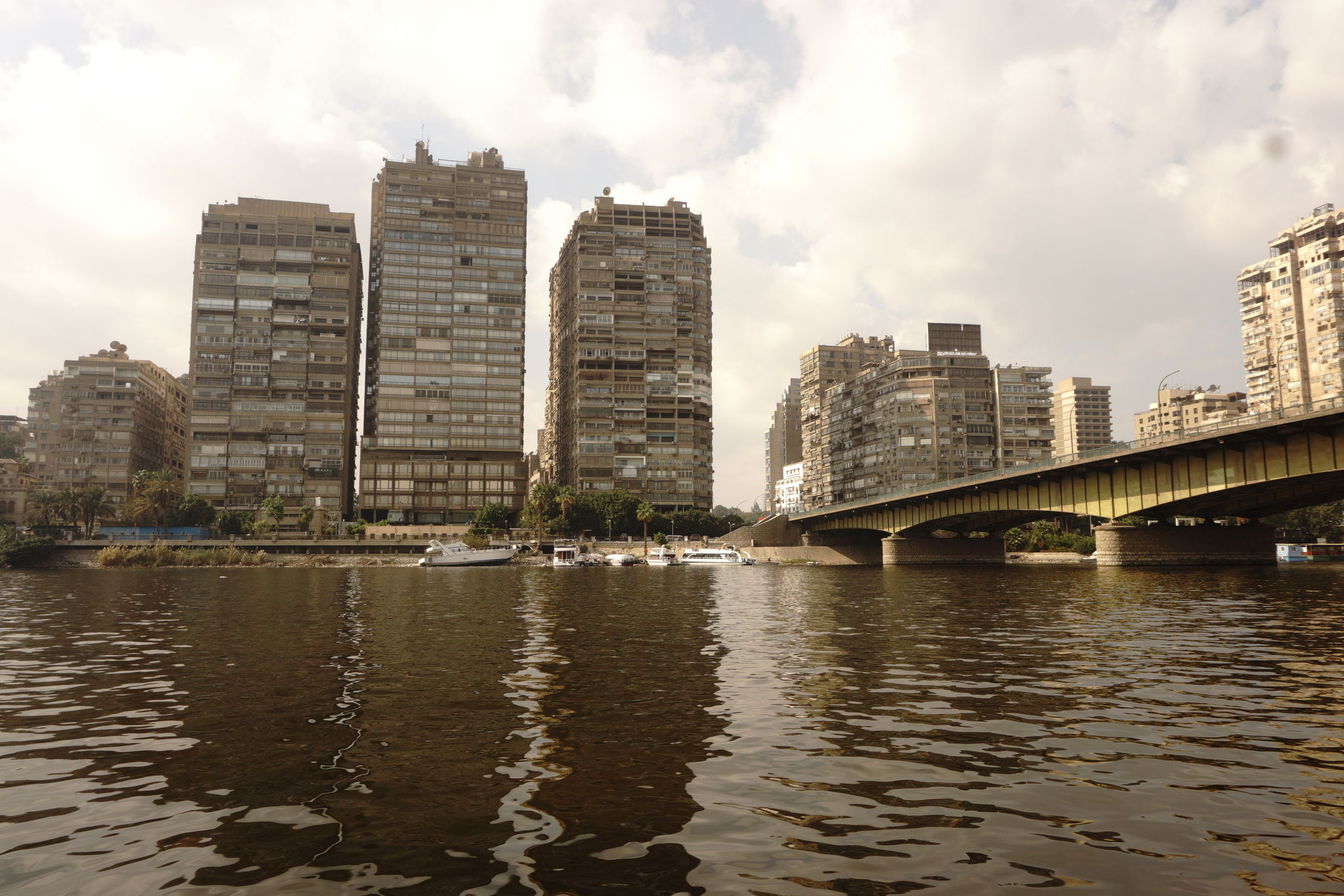 Die Skyline von Kairo, Perspektive vom Boot