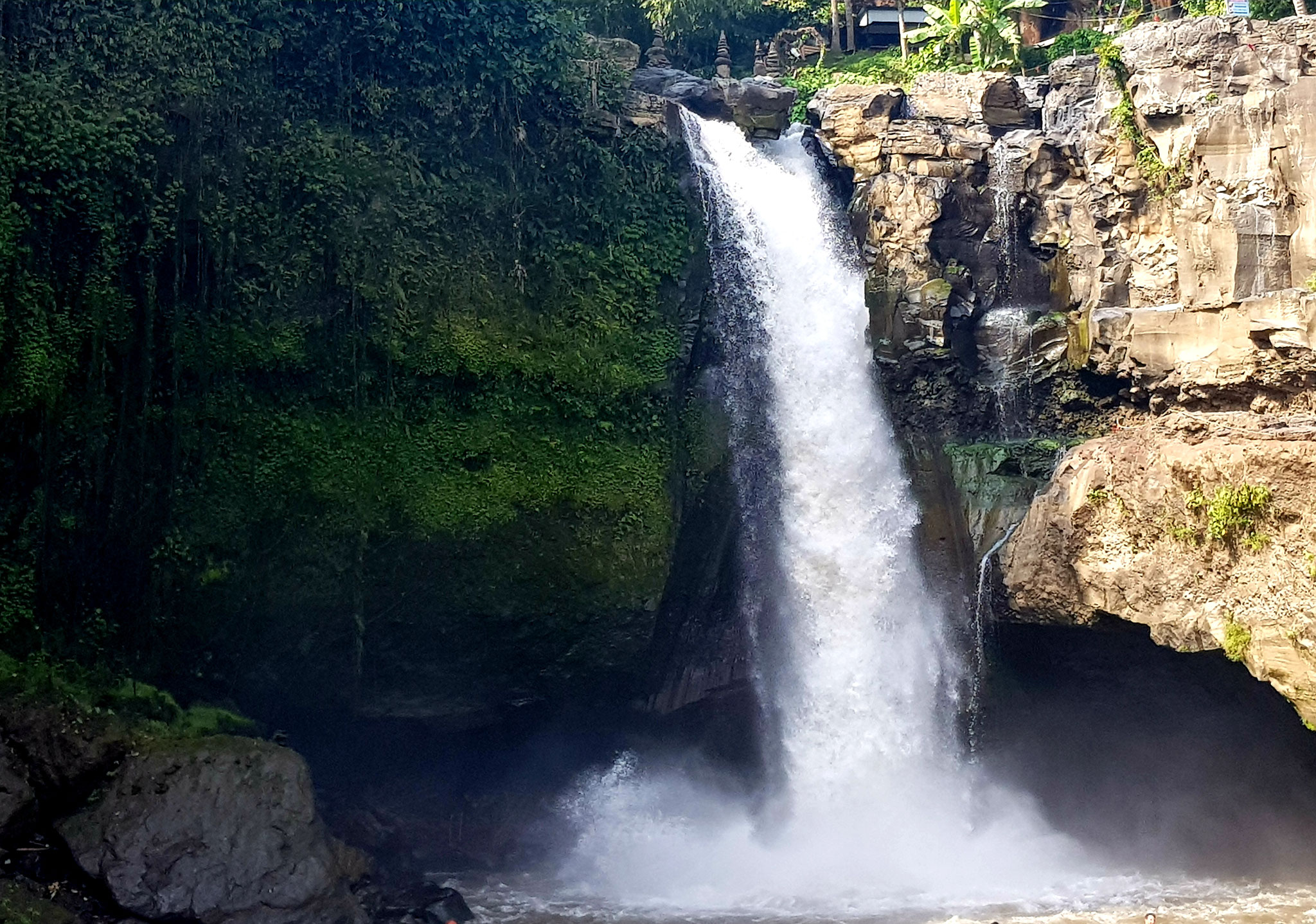 Der Tegenungan Wasserfall
