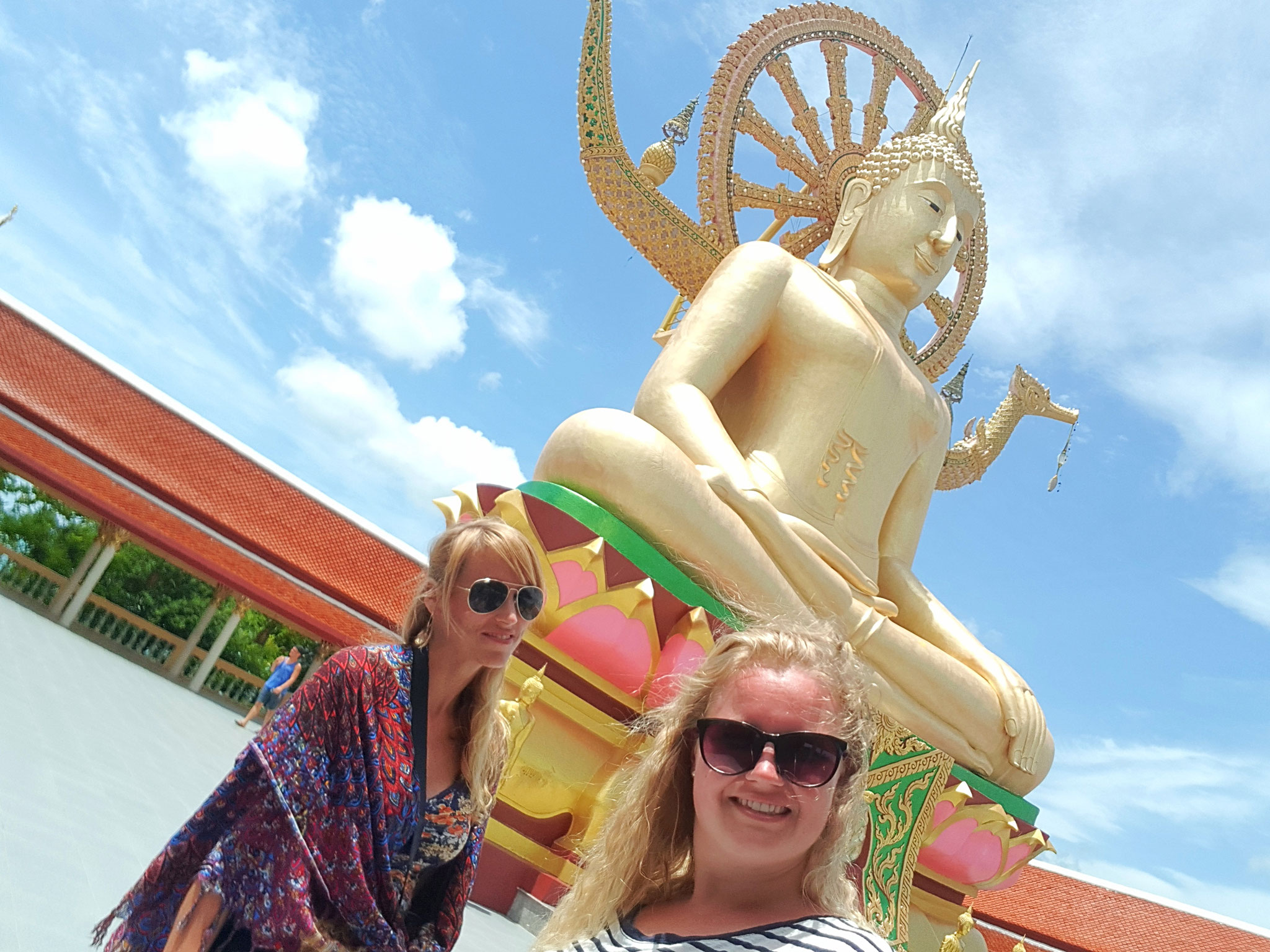 Selfie mit der Big Buddha-Statue in Ko Samui, Thailand