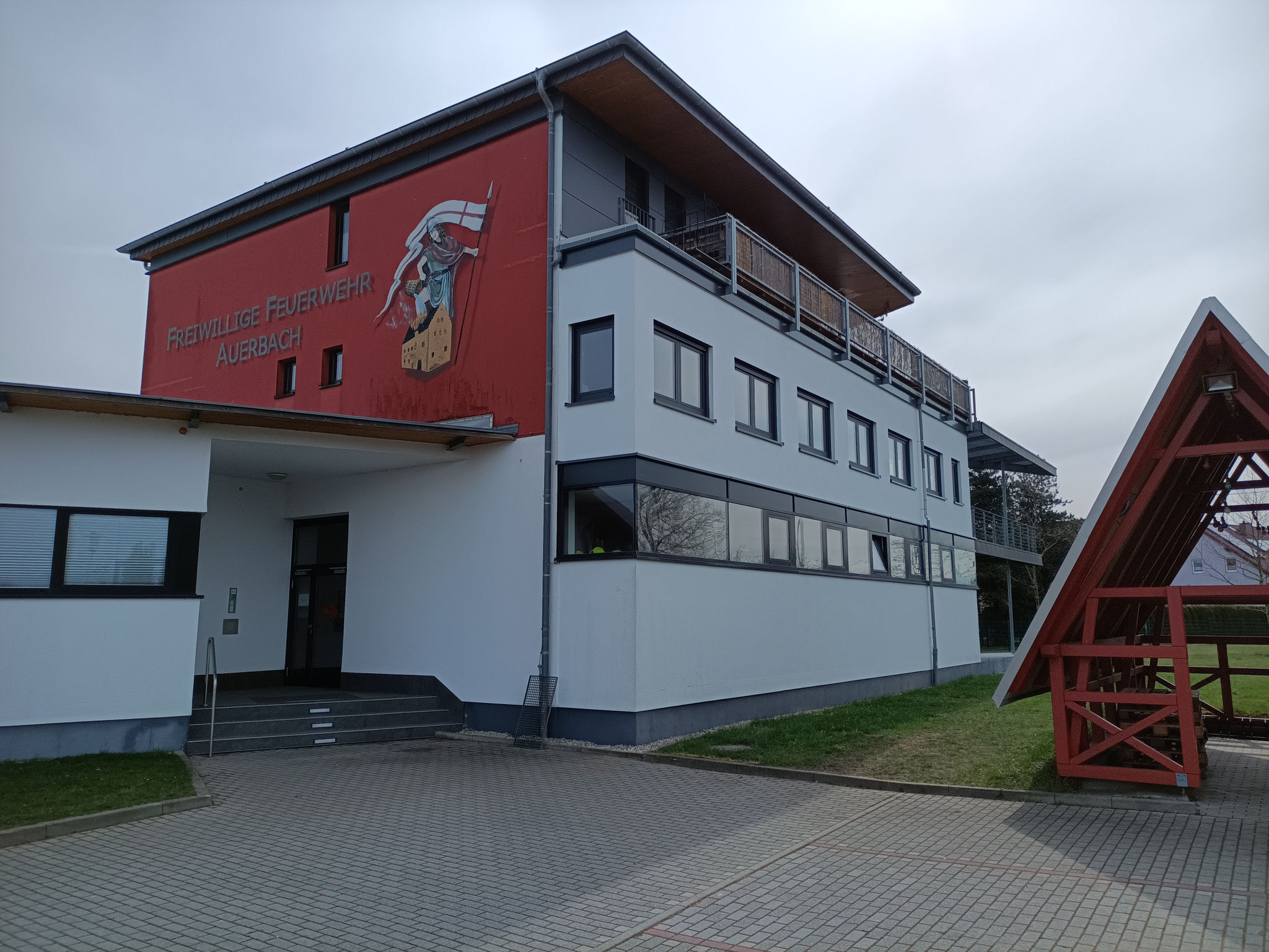 Einbau der Fenster mit Rollläden