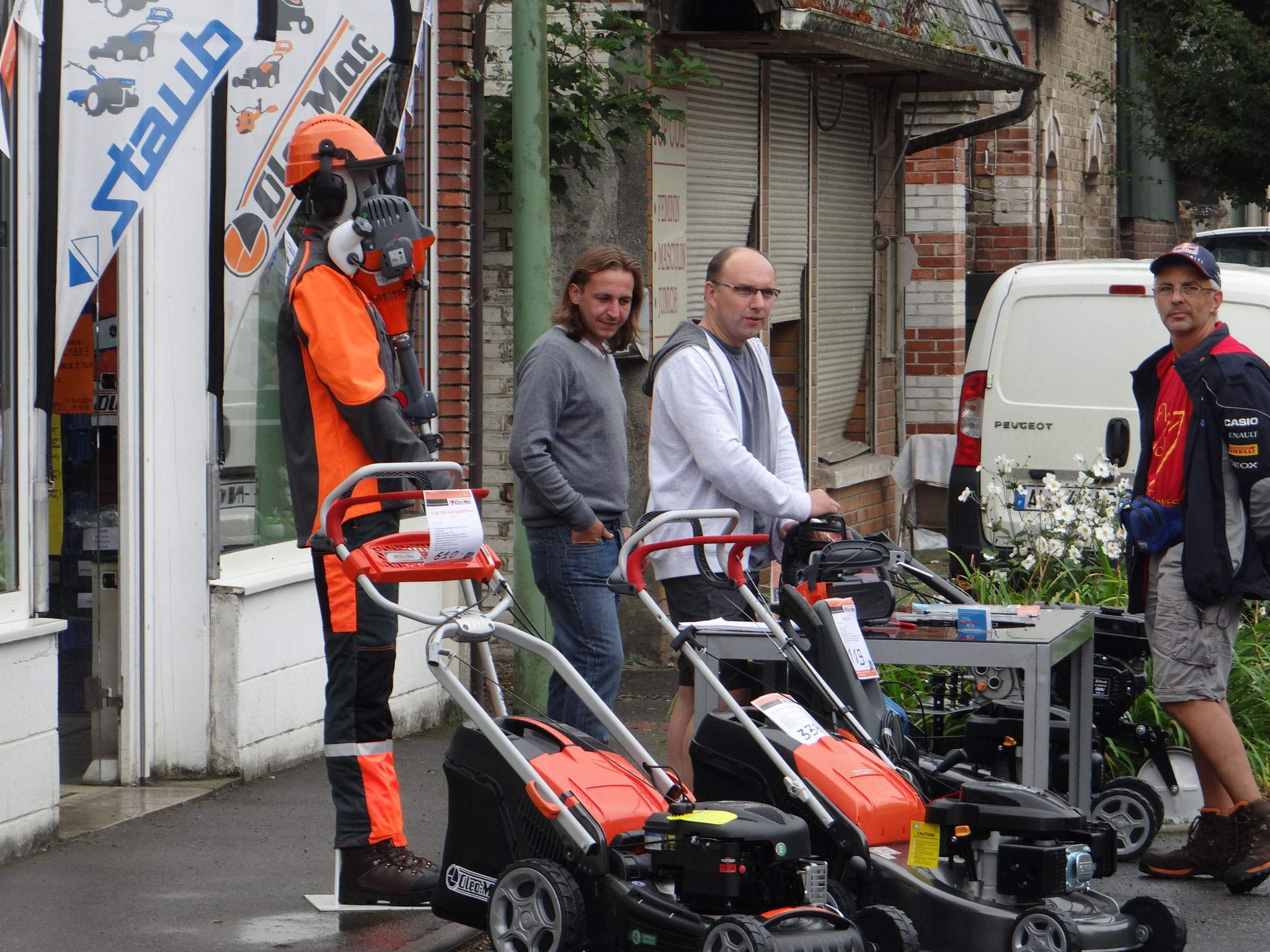 Xavier exposait son matériel