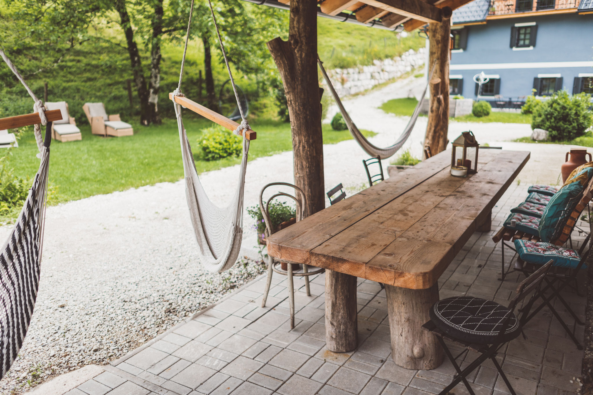 Ess- und Grillbereich im Garten