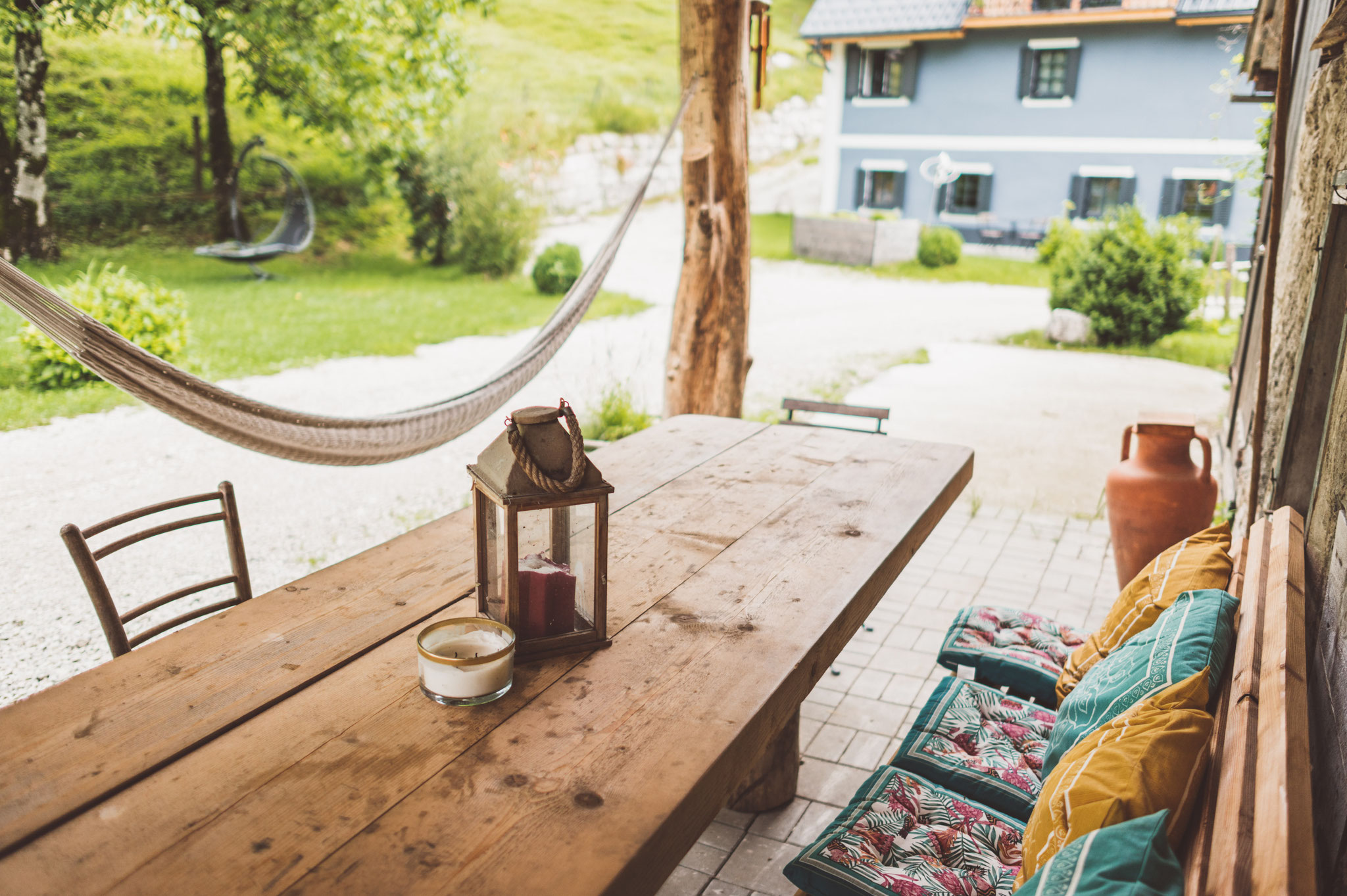 Ess- und Grillbereich im Garten