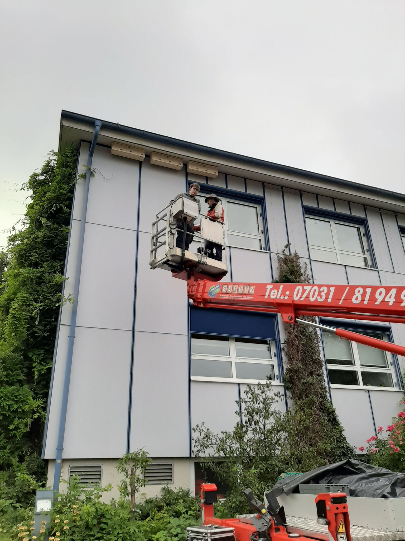 Anbringung am Max-Planck-Institut Tübingen / Elisabeth Bark