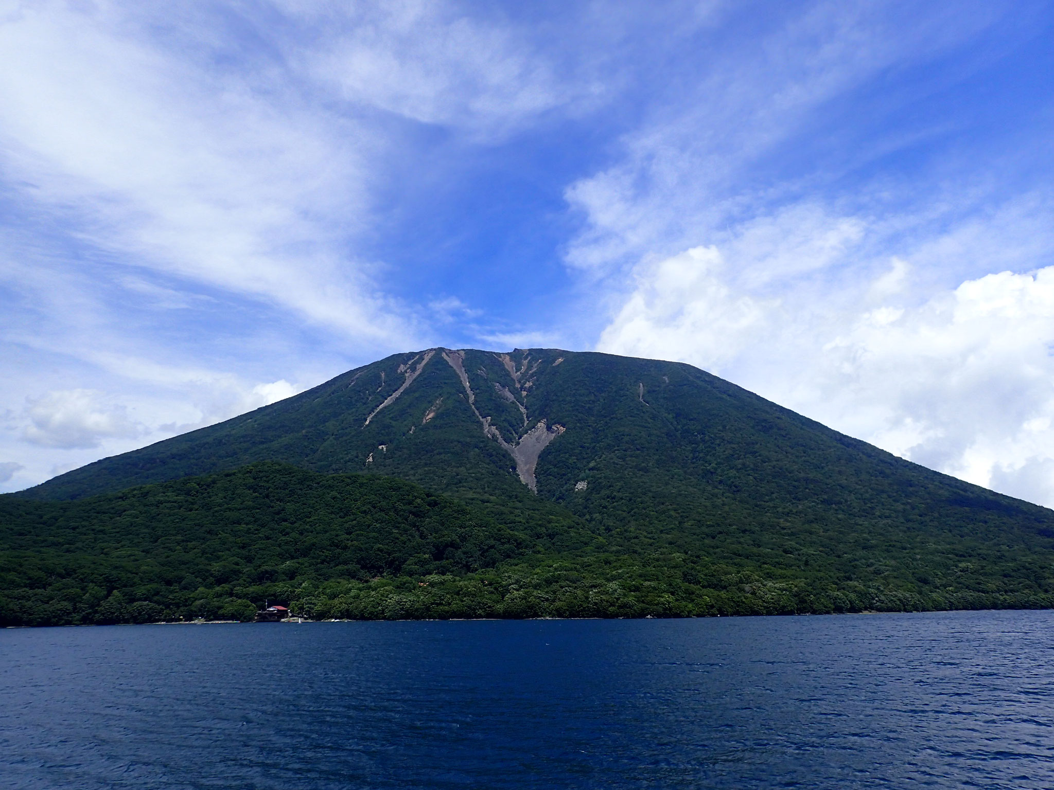 男体山