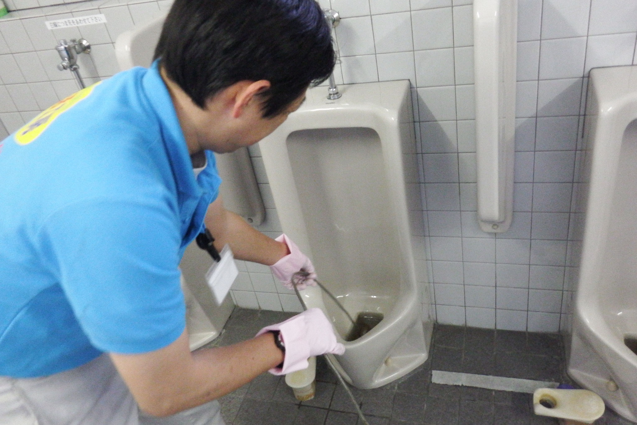 某会社のトイレの排水管洗浄