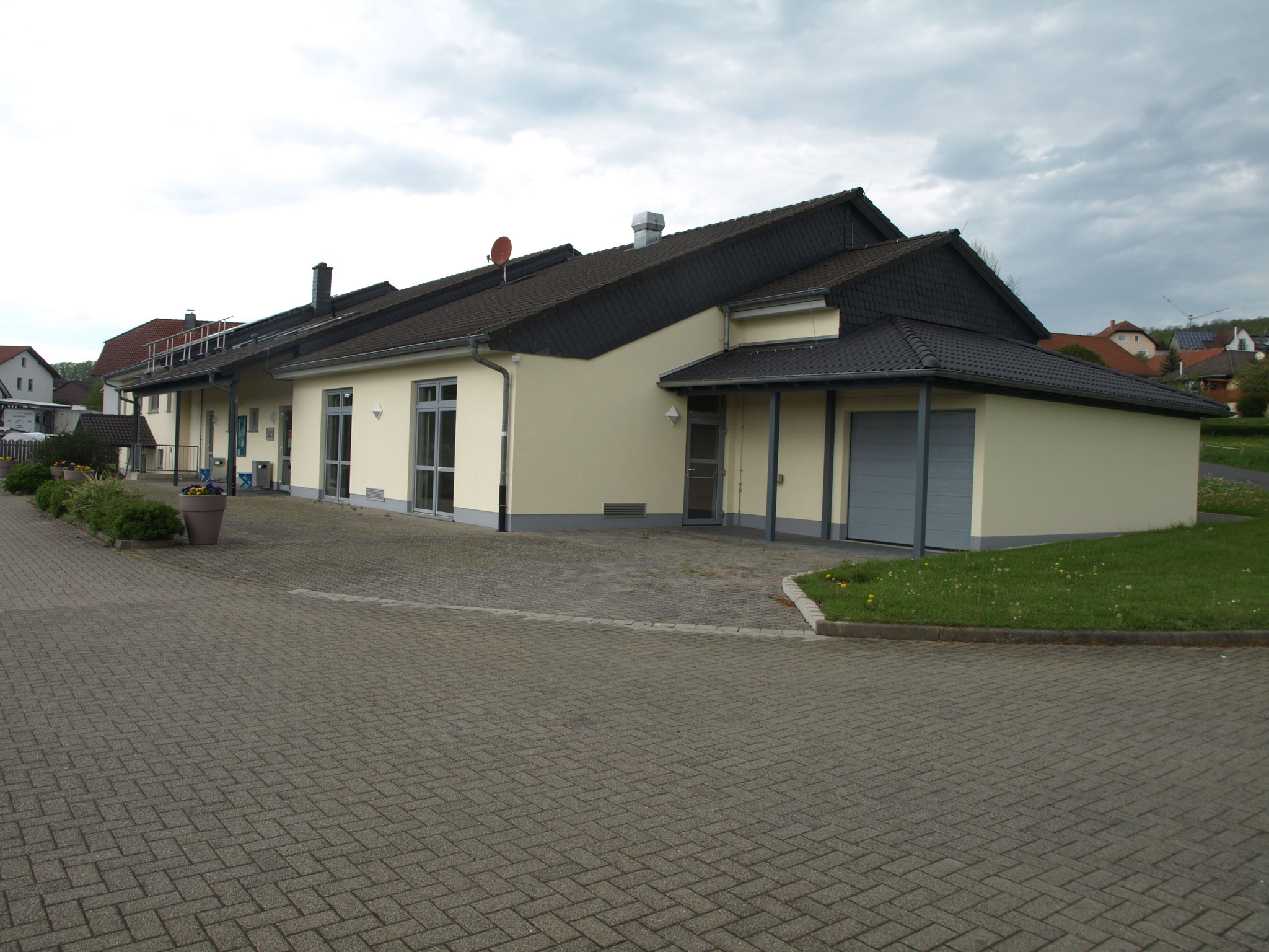 DGH mit Anbau