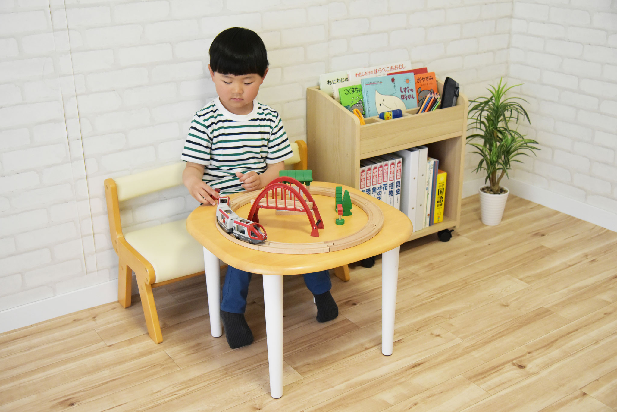 PVCベンチ - 子ども用家具Kidzoo(キッズー)シリーズの公式ホームページ