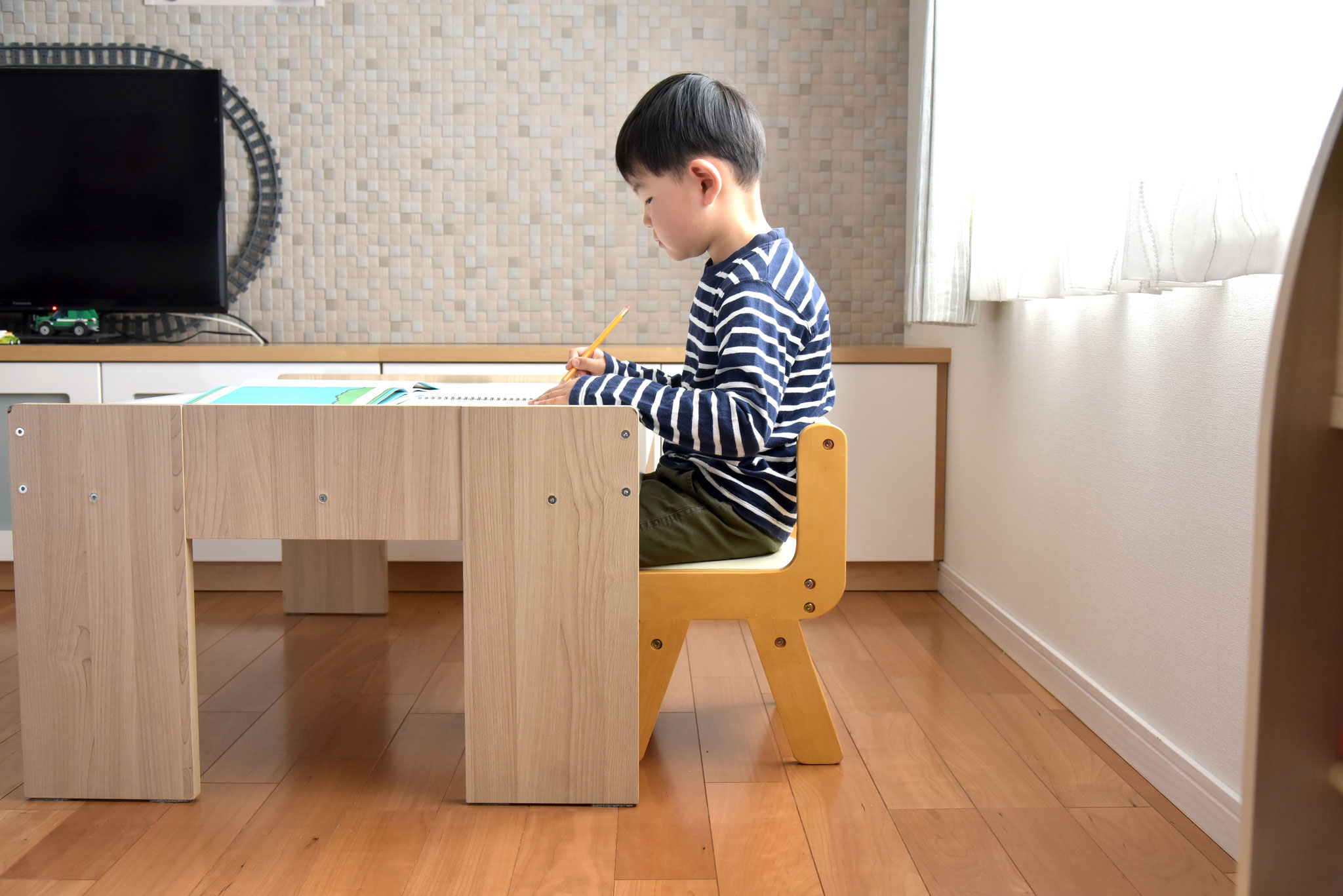 プレイテーブル（幅108cm） - 子ども用家具Kidzoo(キッズー)シリーズの