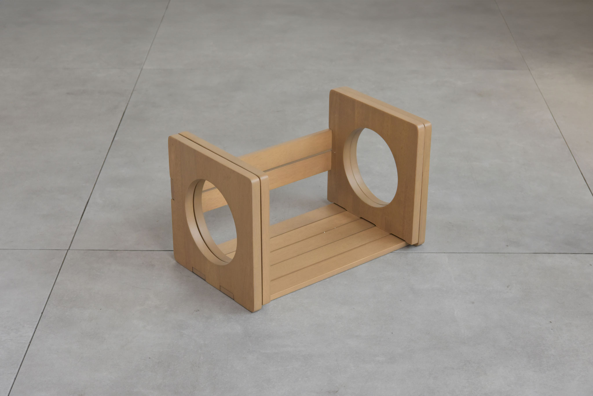 古いブックスタンド 楽天市場】1冊でも倒れないブックスタンド A4ミディアム ニトリ