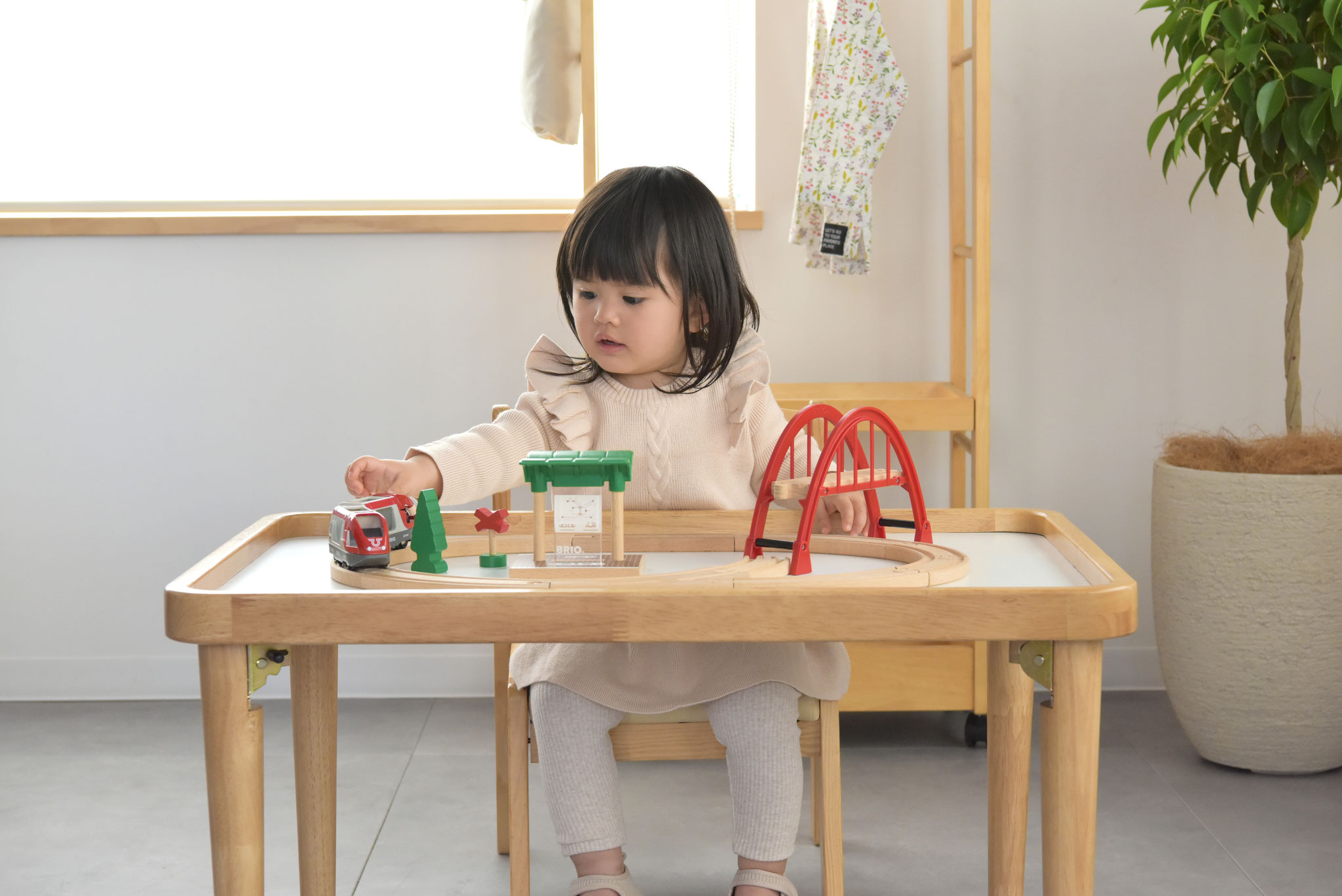 子ども用　デザインテーブル Kidzoo(キッズーシリーズ)キッズテーブル&肘付きチェアー KDC