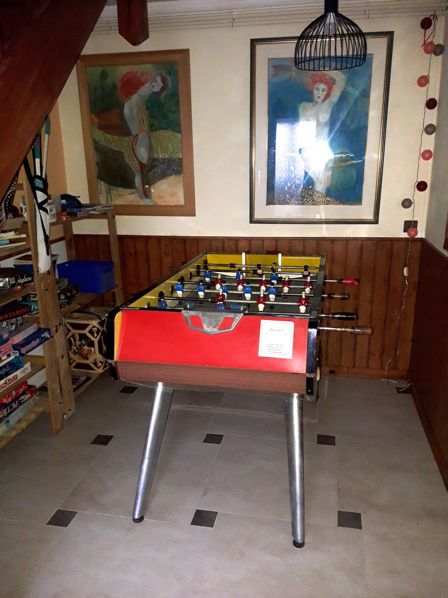 JOUER AU BABYFOOT
