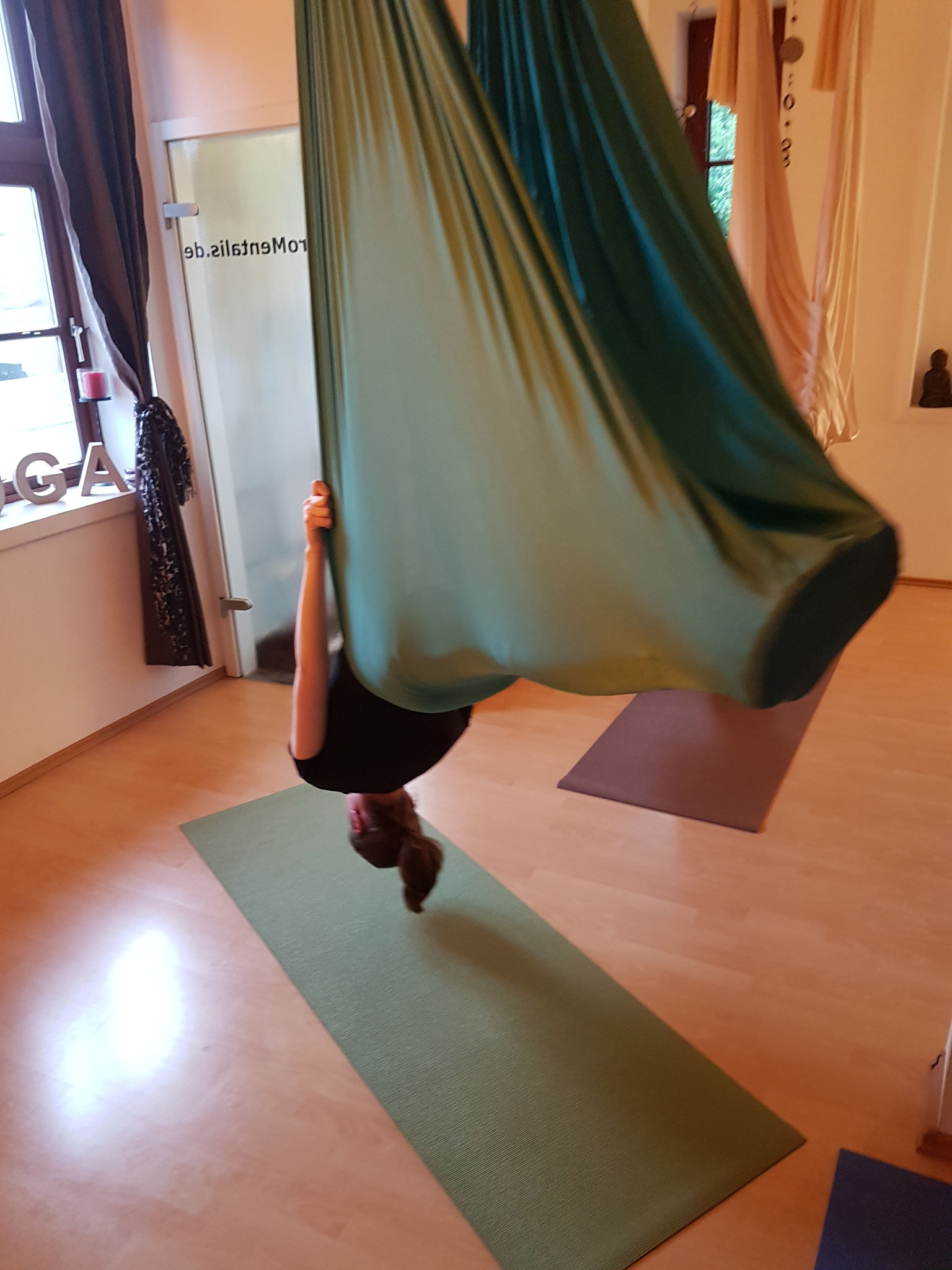 AERIAL YOGA - Rückbeugen bei ProMentalis, Garding