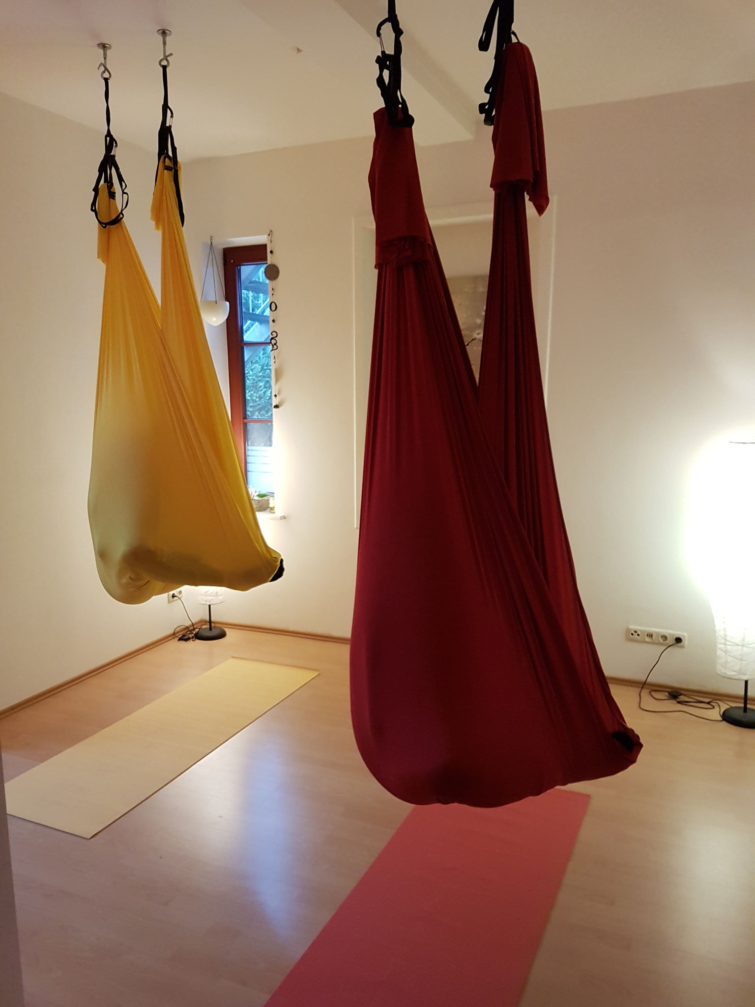 AERIAL YOGA - eingehüllt im Yoga Tuch - ProMentalis Garding
