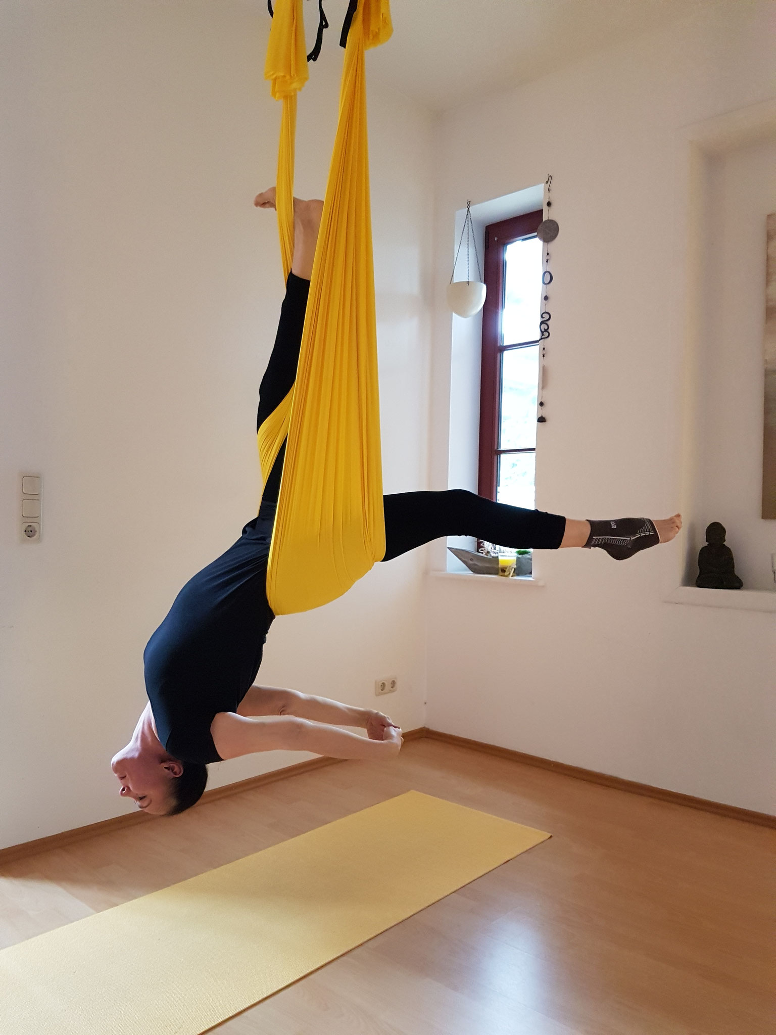 AERIAL YOGA - Dehnung bei ProMentalis Garding