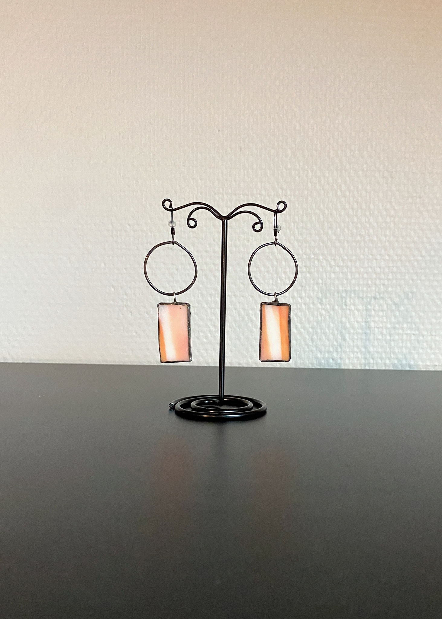BO en Tiffany rond métal et rectangle orange en verre (6x2,5cm)12€