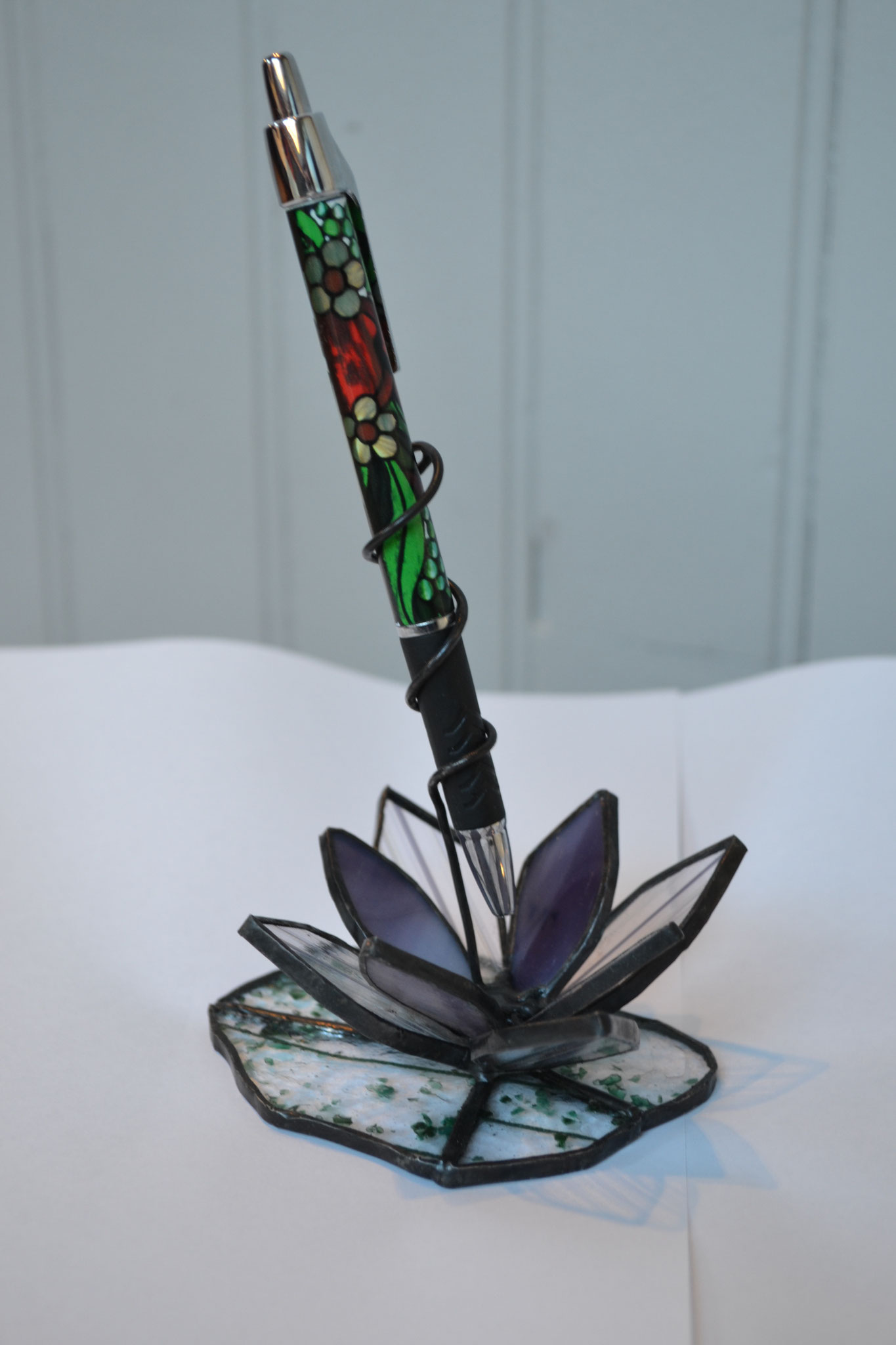 Porte stylo fleur violette en Tiffany