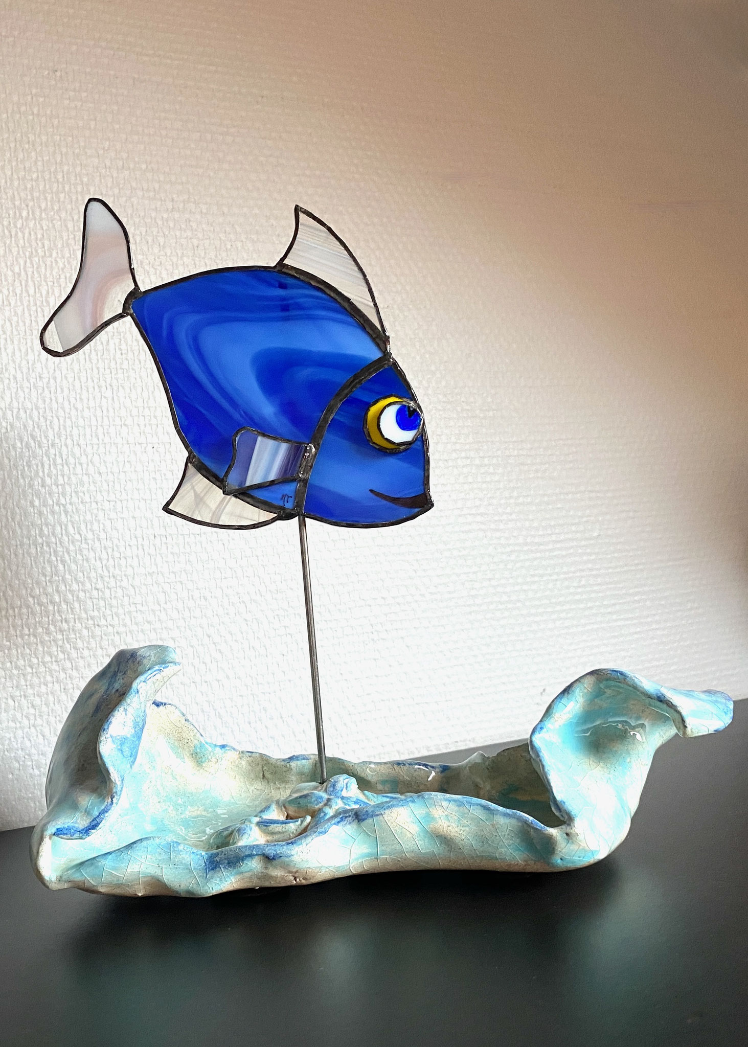 Poisson en vitrail Tiffany socle céramique