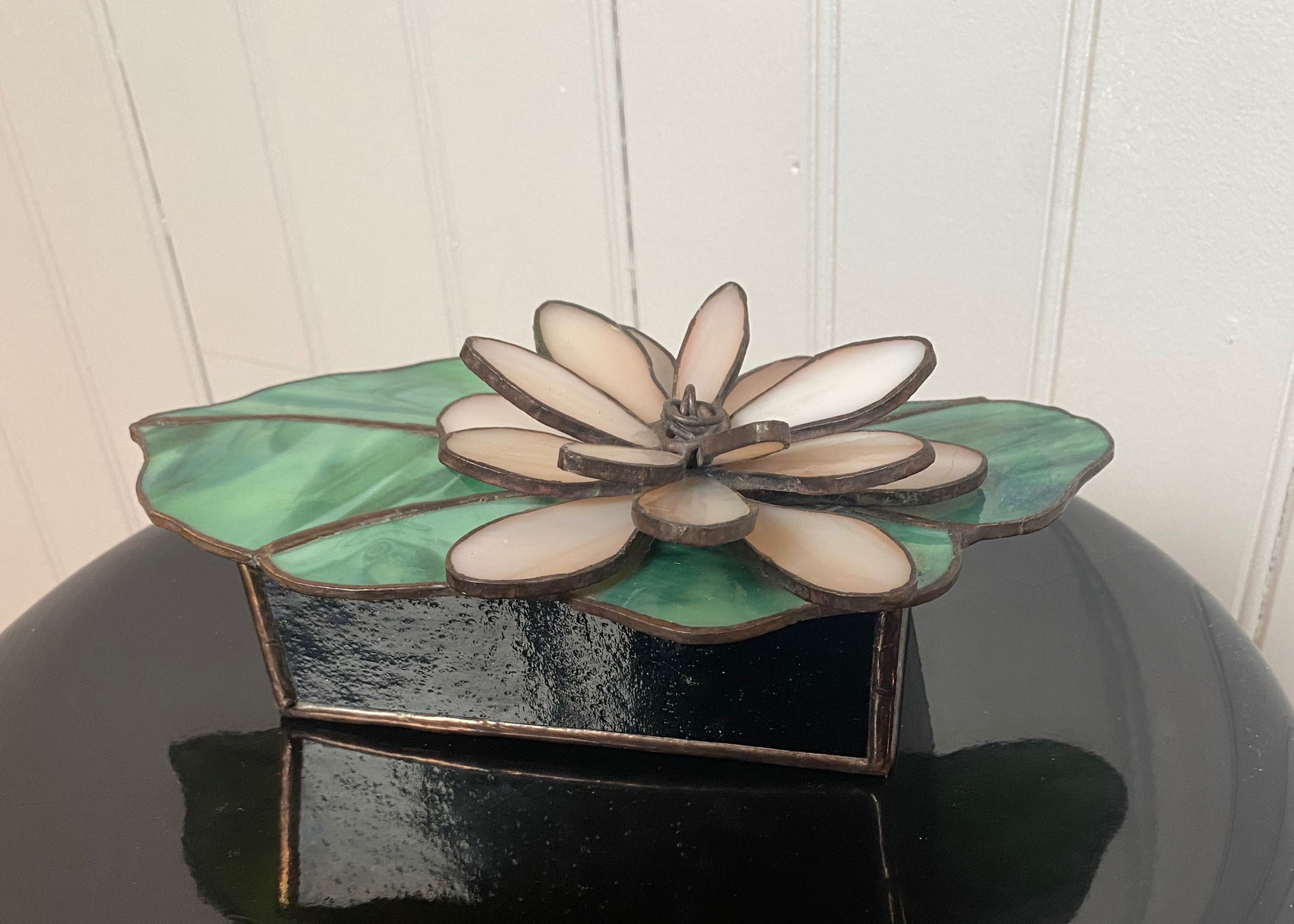 Boîte en Tiffany nénuphar (24 x 12 x 10cm) 60€