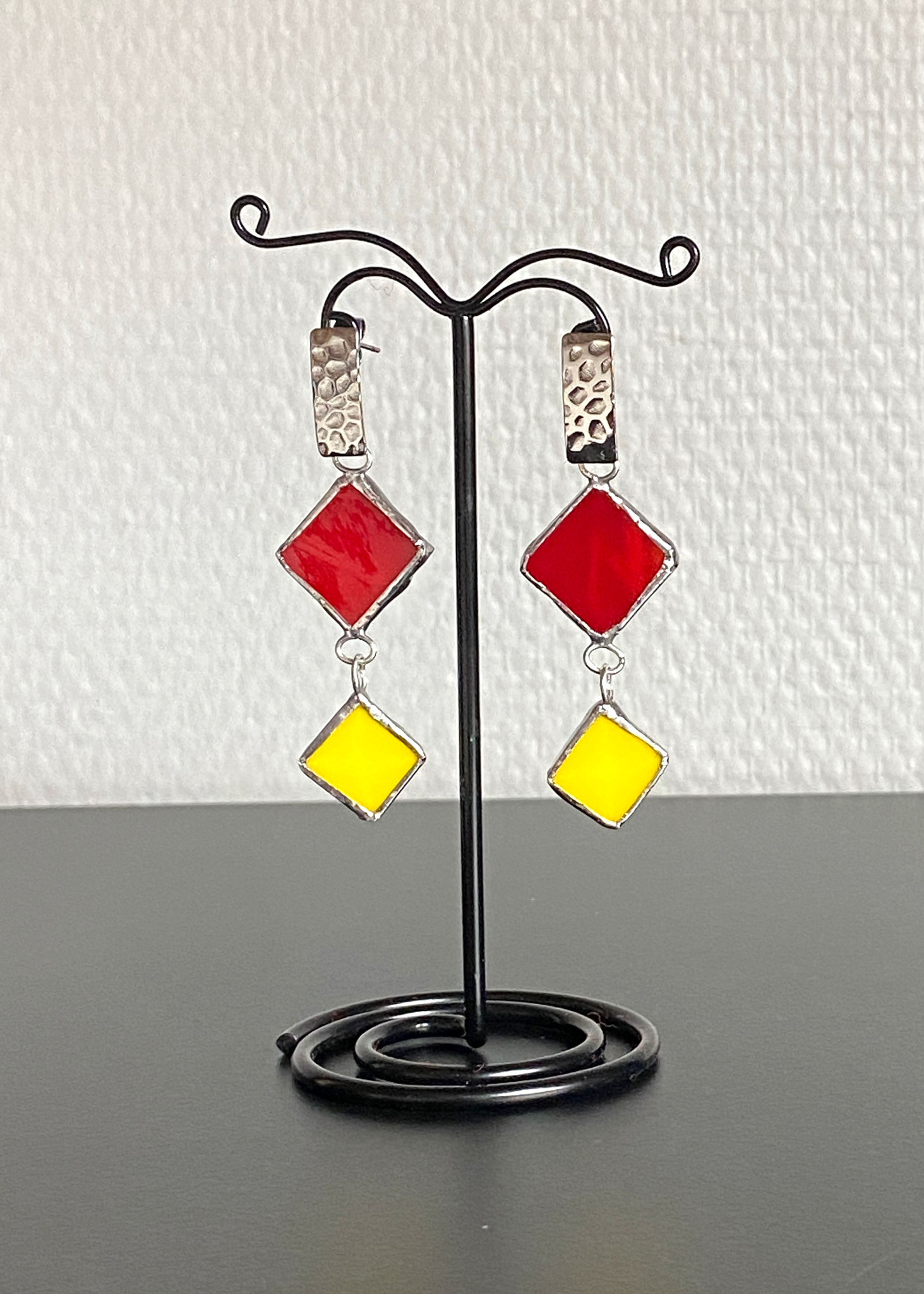 BO en Tiffany rouge et jaune support rectangle argenté (6x1,5 cm)12€