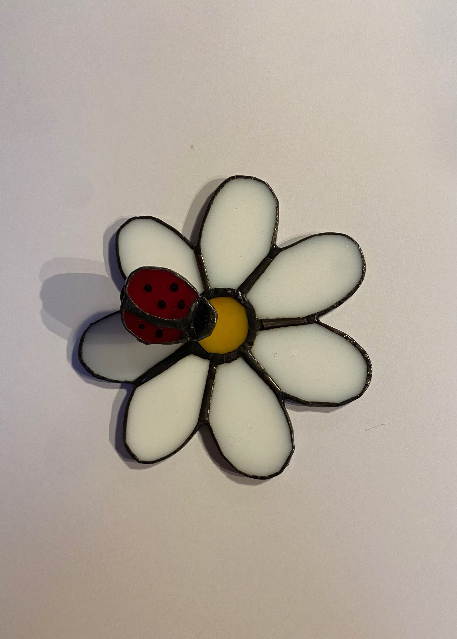 Fleur et coccinelle en vitrail Tiffany