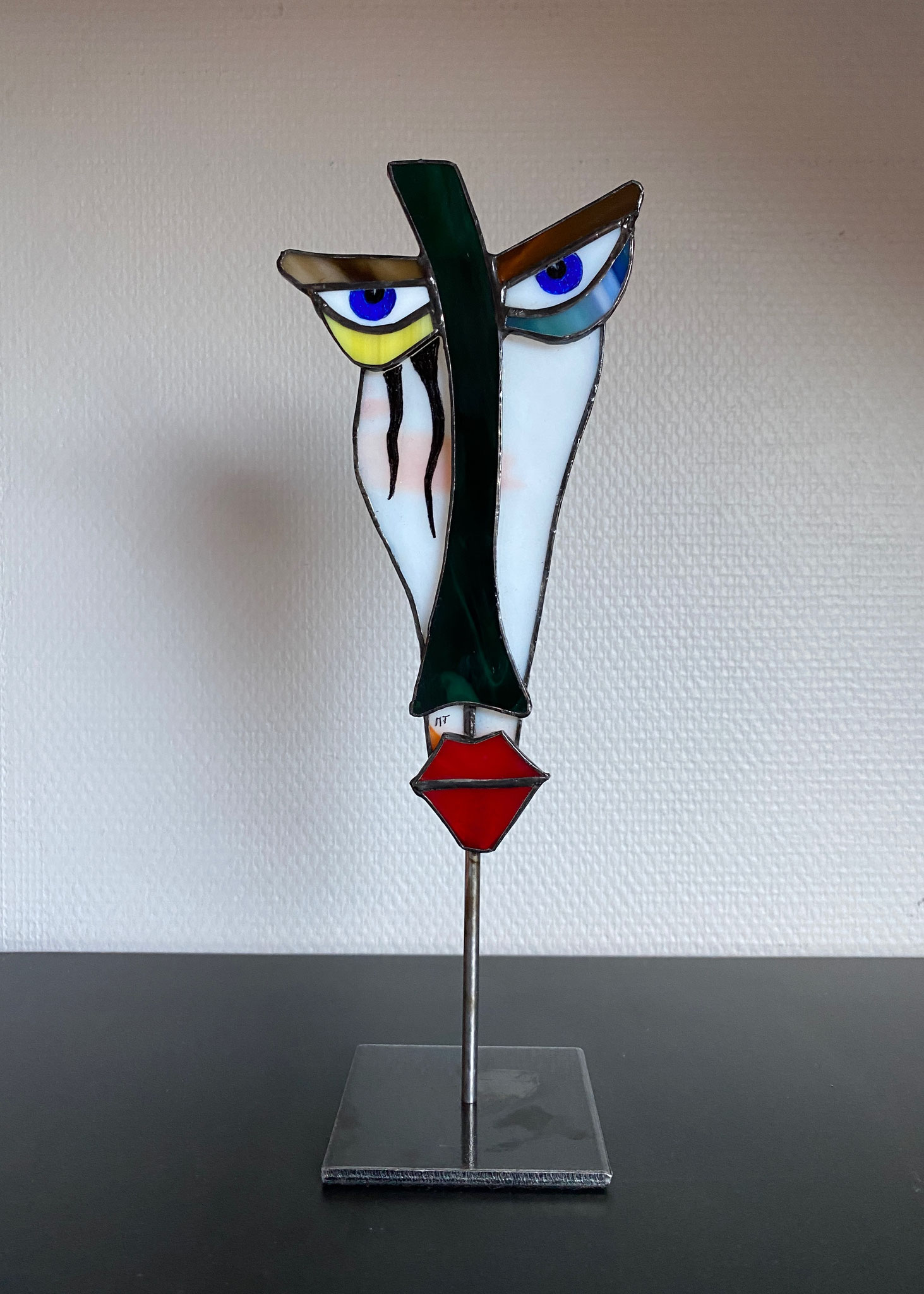 Vitrail Tiffany tête blanc/vert sur pied métal (Ht totale 31 Ht vitrail 21 L 11cm) 55€