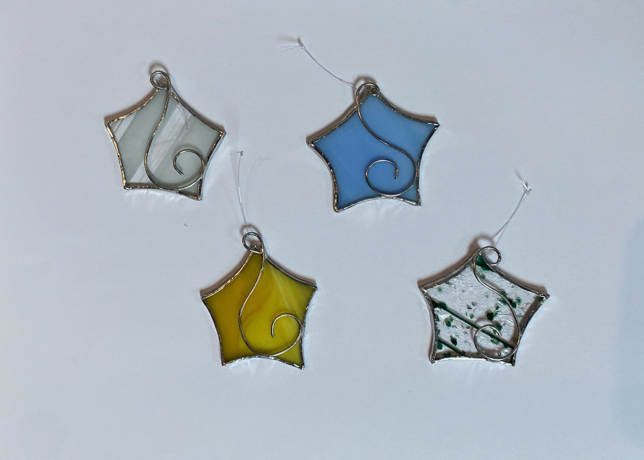 Décor sapin en Tiffany Etoiles (5x5 cm) 10€ pièce (Celle en bas à droite vendue)