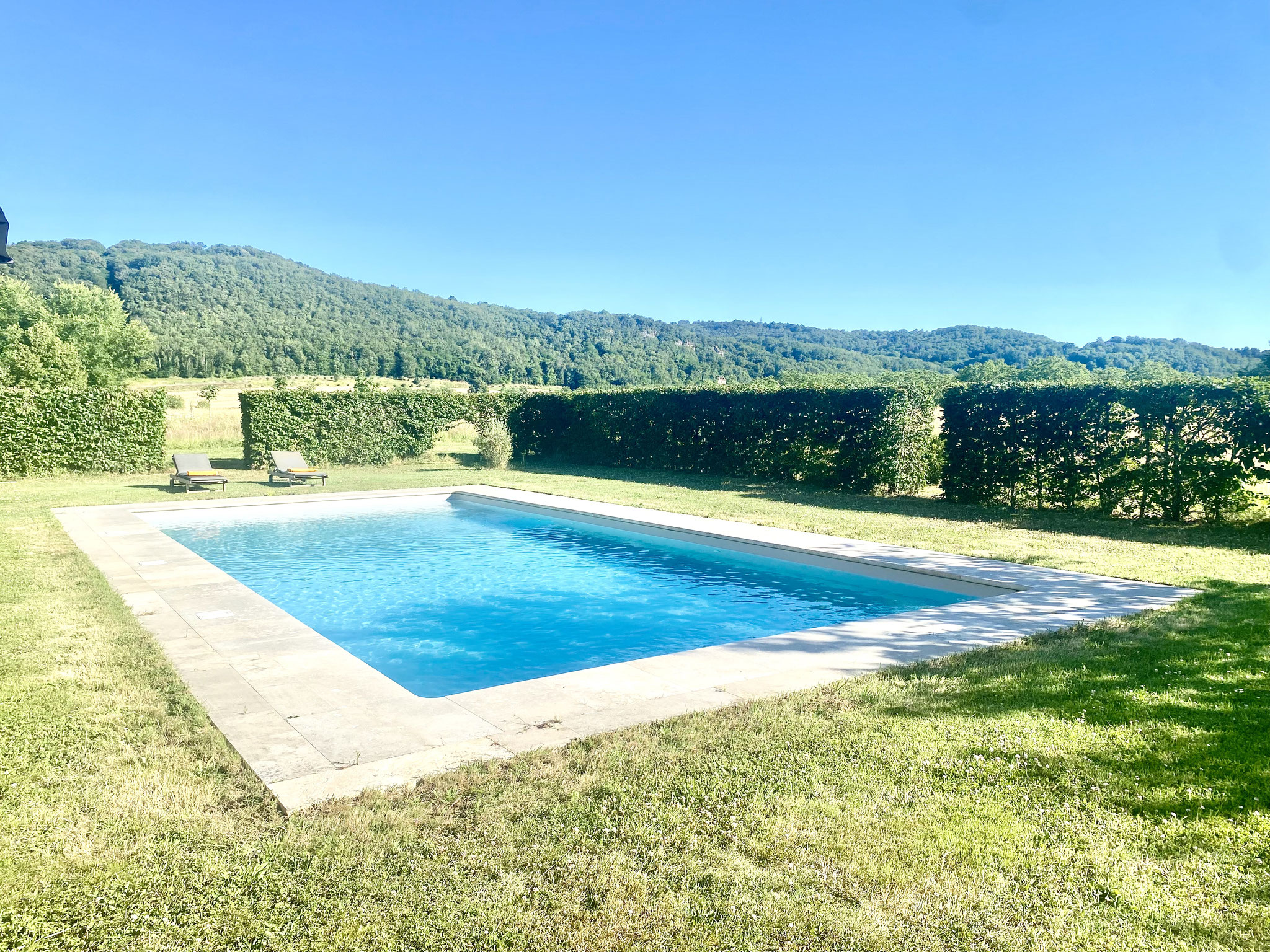 La piscine-the private swimming pool