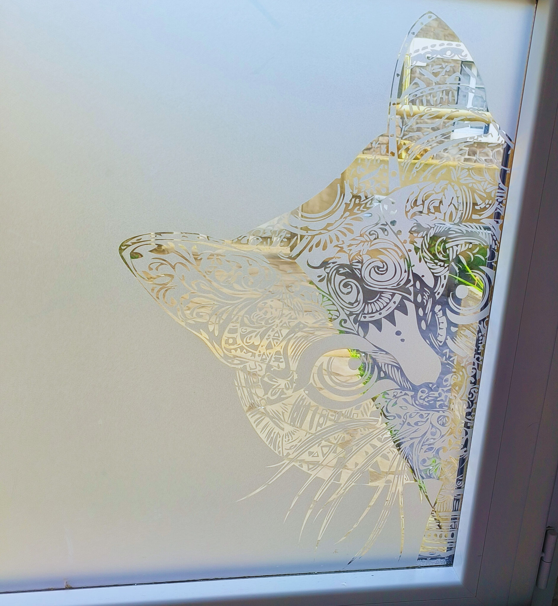 Autre décor dépoli sur vitre.