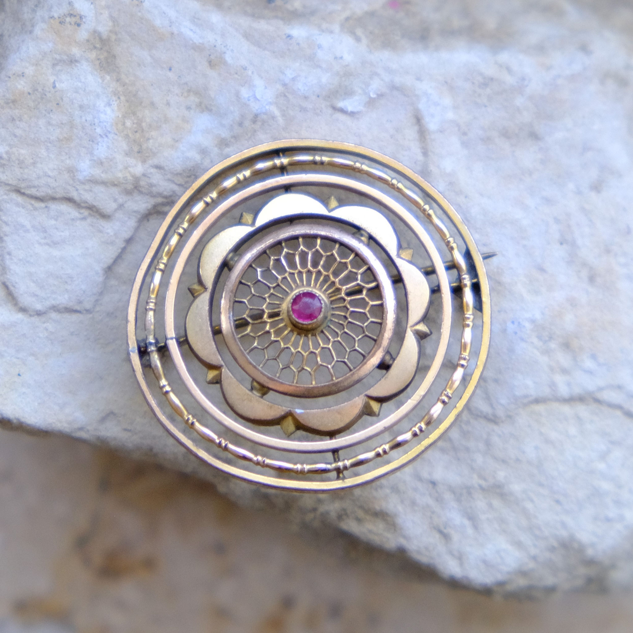 Edwardian round gold-colour brooch with red stone