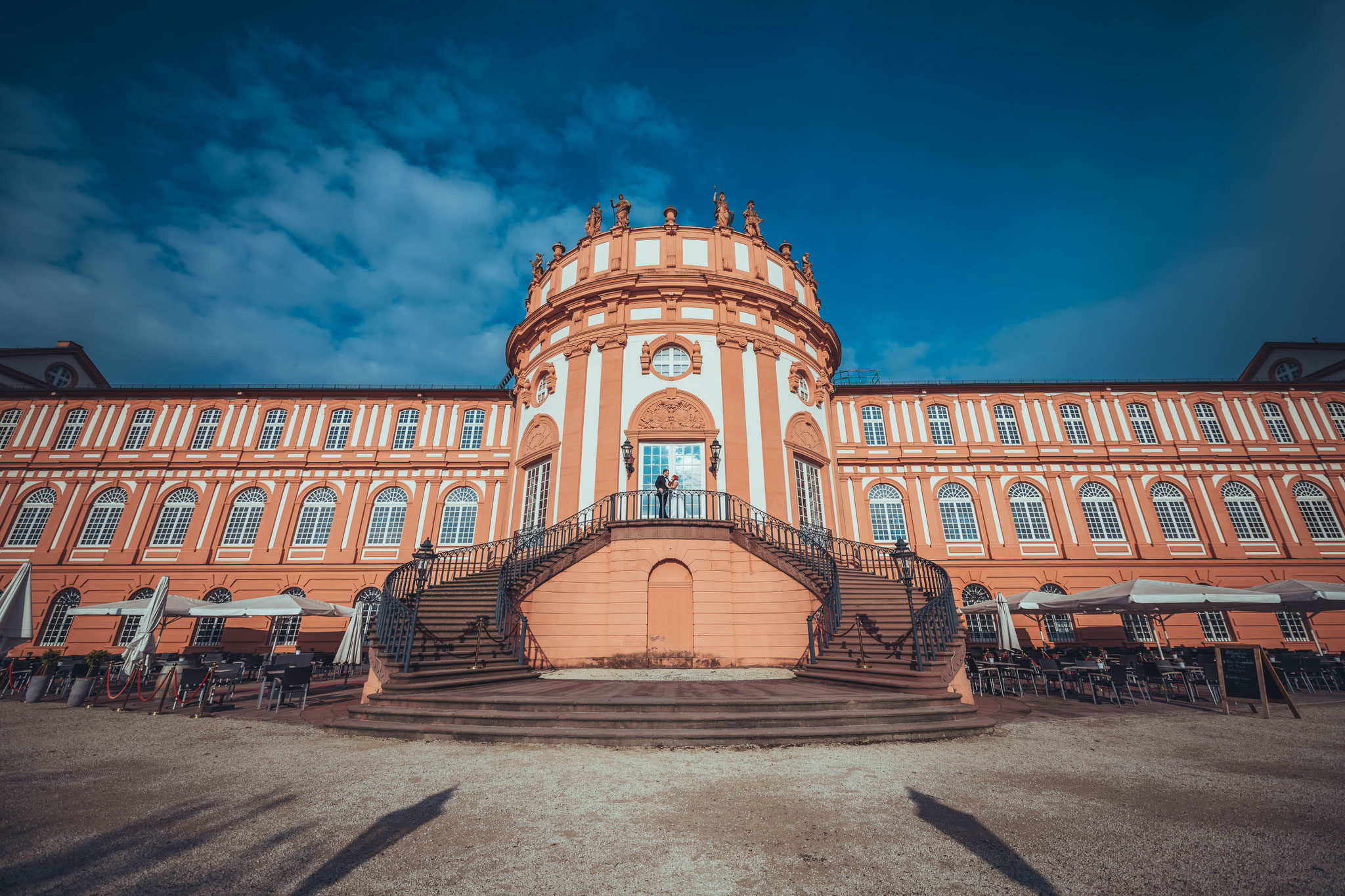 Fotograf für Afterwedding Shooting in Wiesbaden am Schloss Biebrich