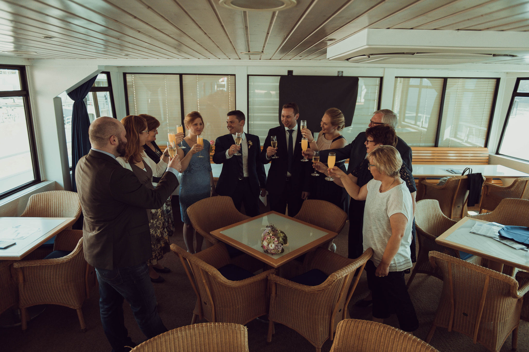 Hochzeitsreportage und fotografische Begleitung auf dem Nautilus Schiff in Frankfurt