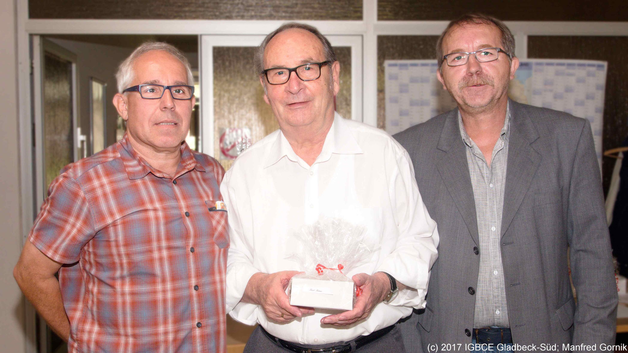 Von links : Wolfgang Sobottka; Kurt Rinus ( 70 Jahre), Joachim Praetsch (1 Vorsitzender Ortsgruppe Gladbeck-Süd)