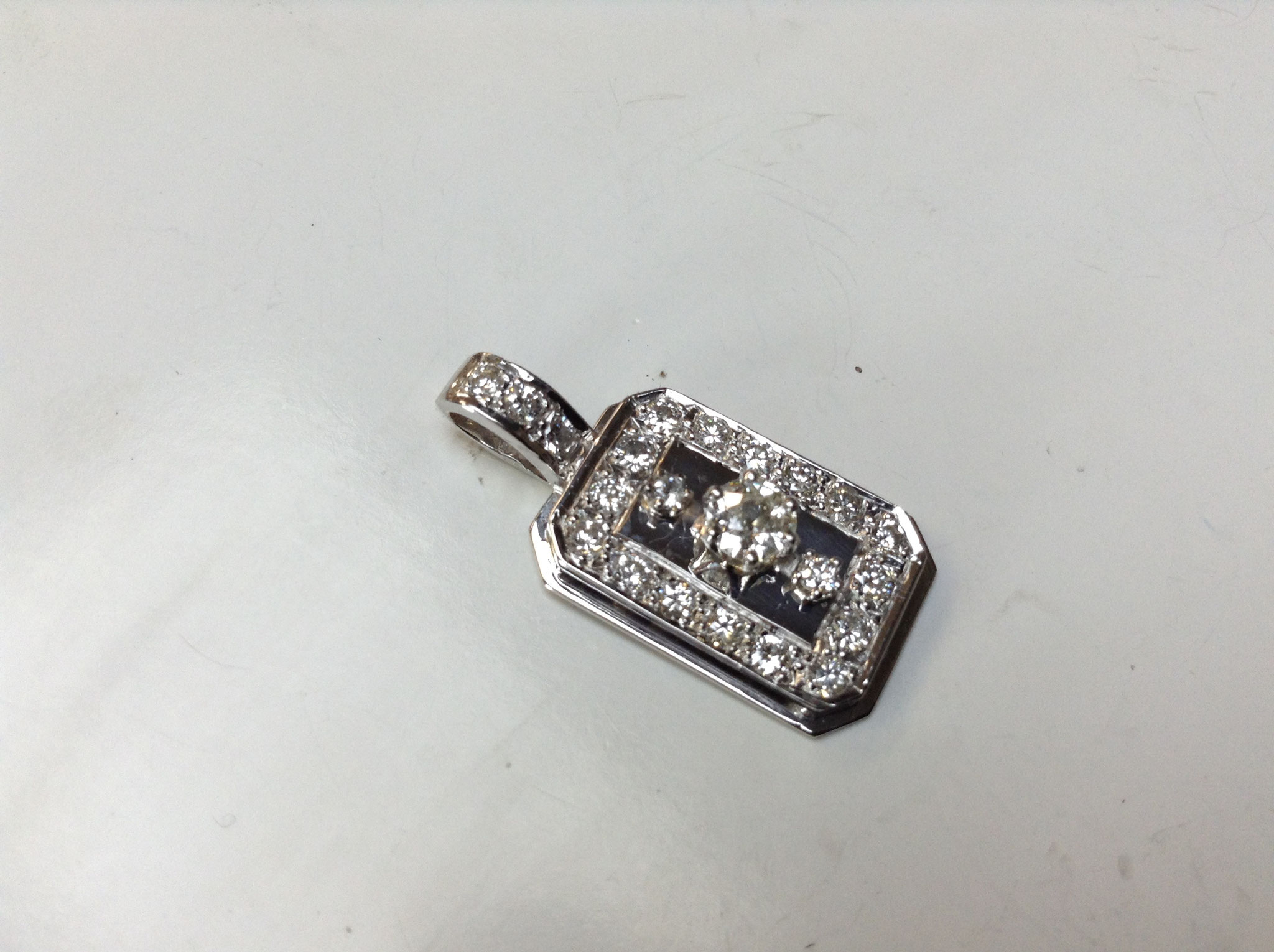 Pendentif Or gris 750 pavé diamants