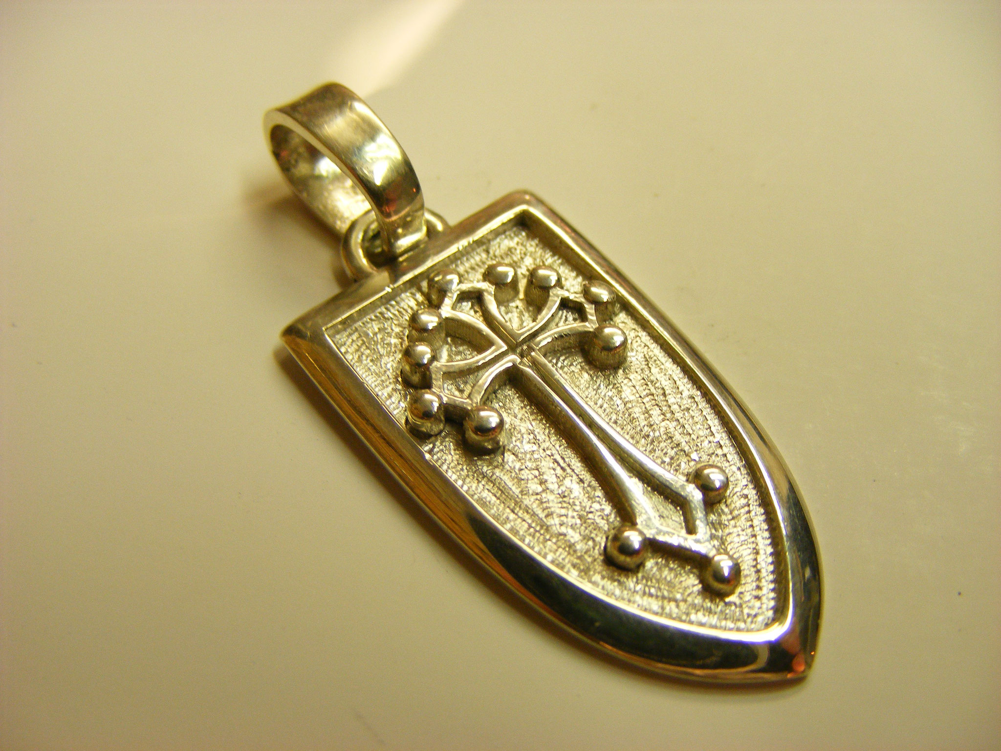 Pendentif bouclier, croix occitane en Or jaune 750