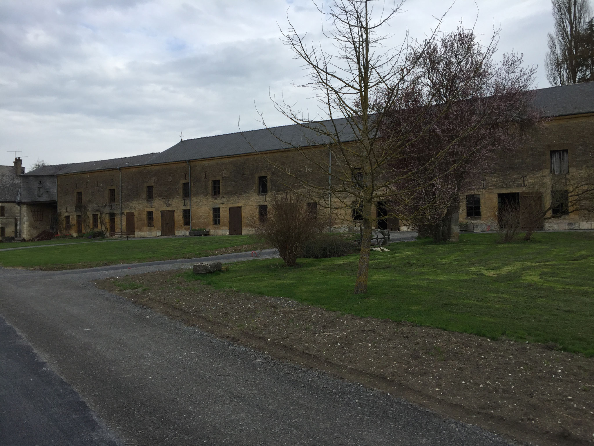 Le relais de la poste de Launois sur Vence