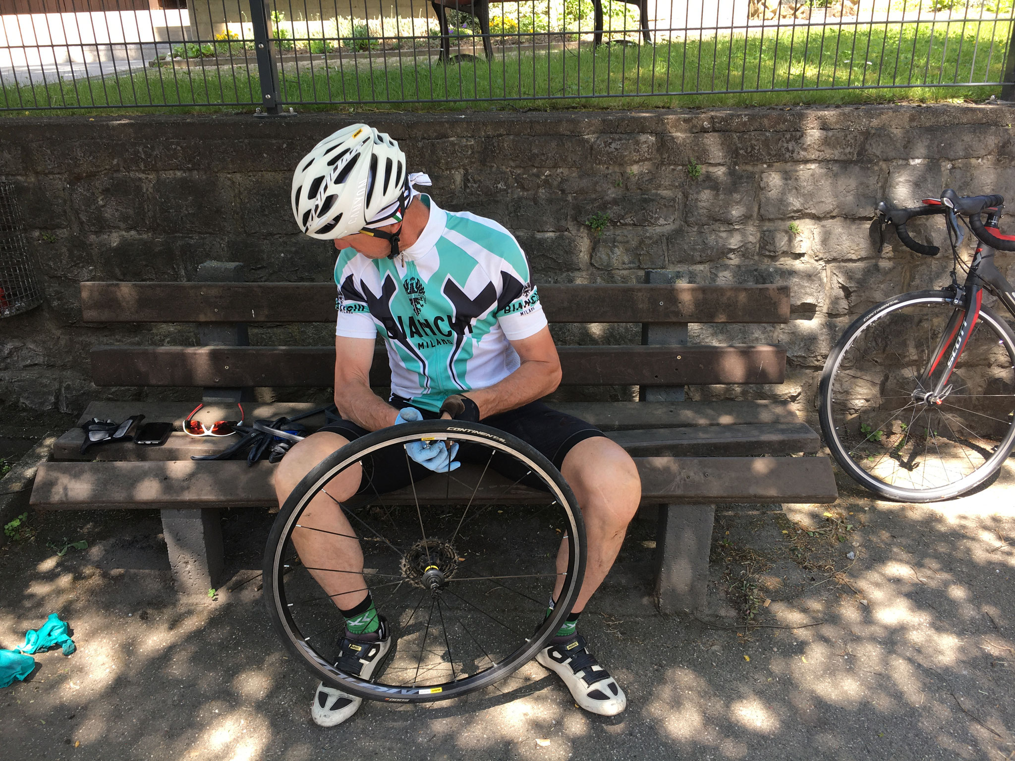 Mai 2021 - Michael hat's erwischt - auch dieses Jahr gibt es wieder Reifenpannen