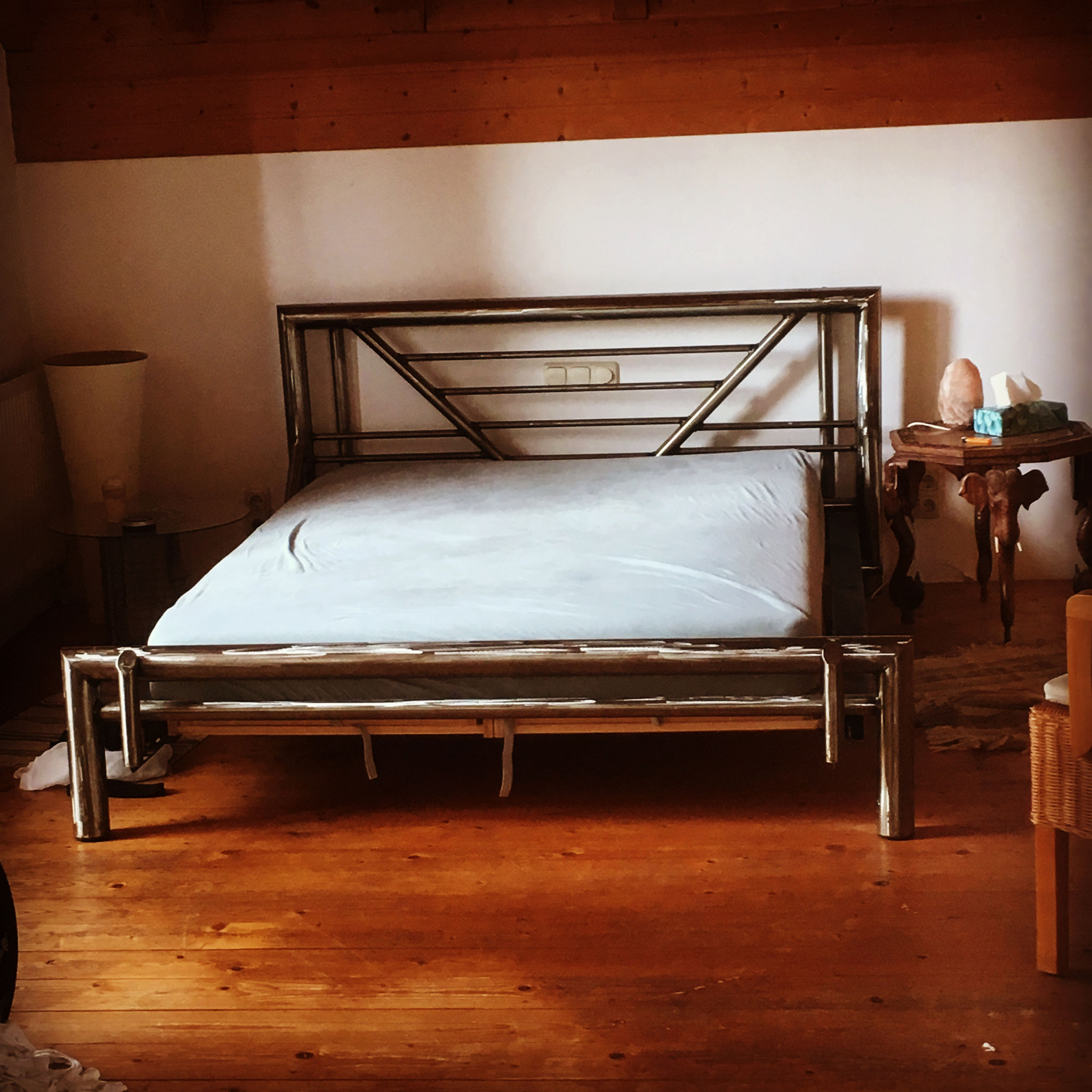 Bett I