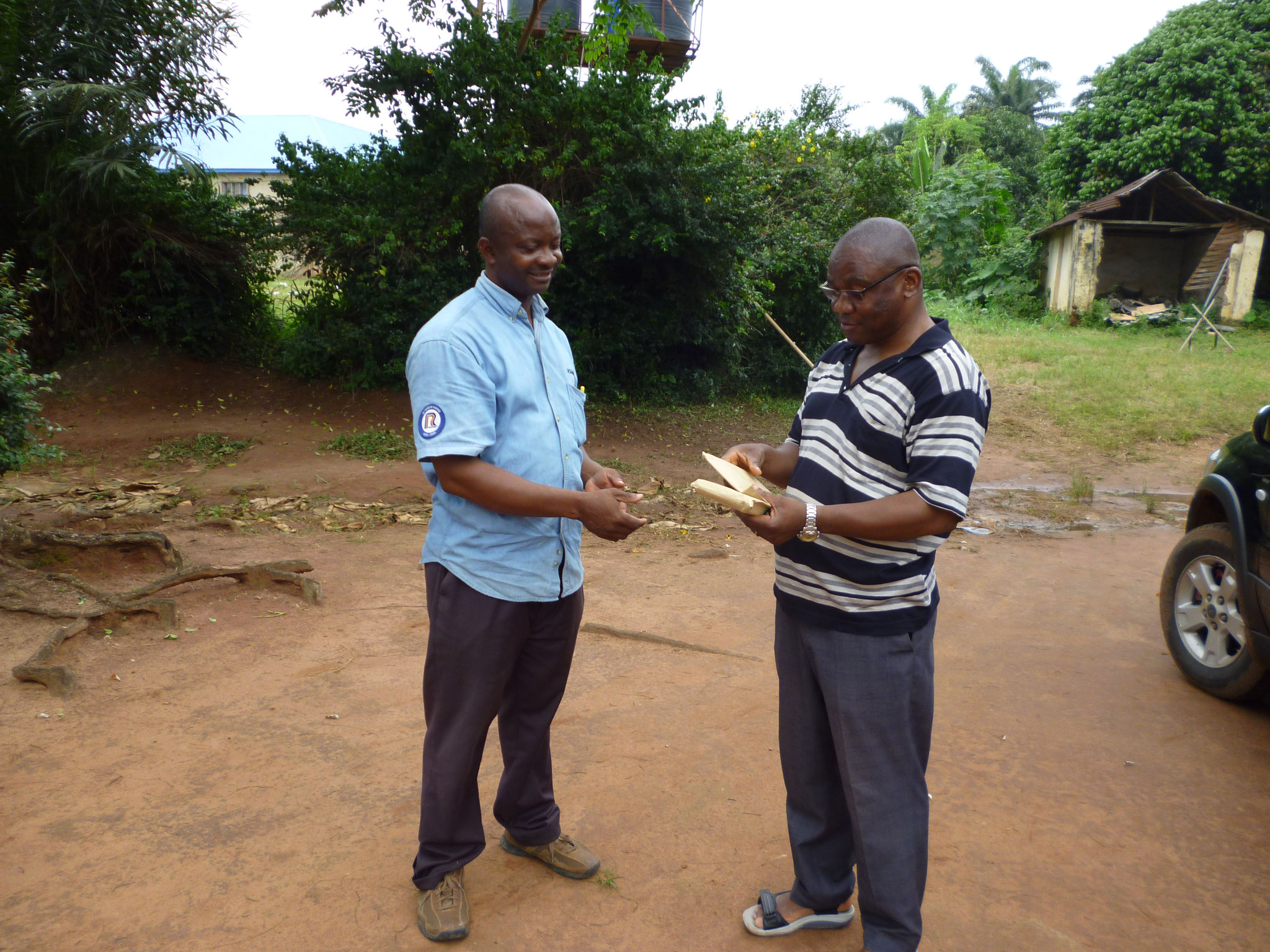 Reginald Ejikeme (rechts)