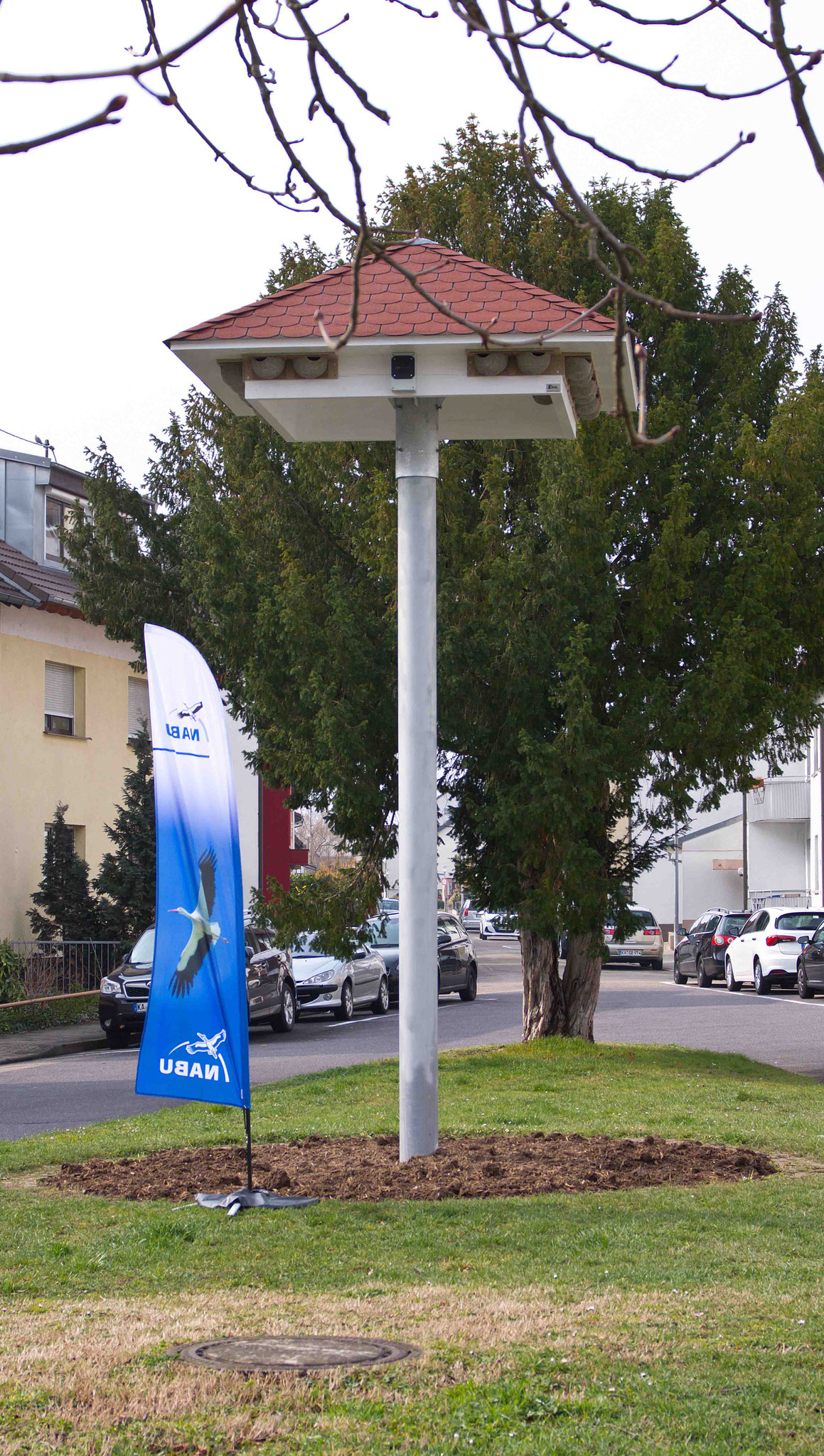 Im März 2018 wurde das Schwalbenhaus in Neureut aufgestellt. Ob Mehlschwalben das Nistangebot wohl annehmen? 