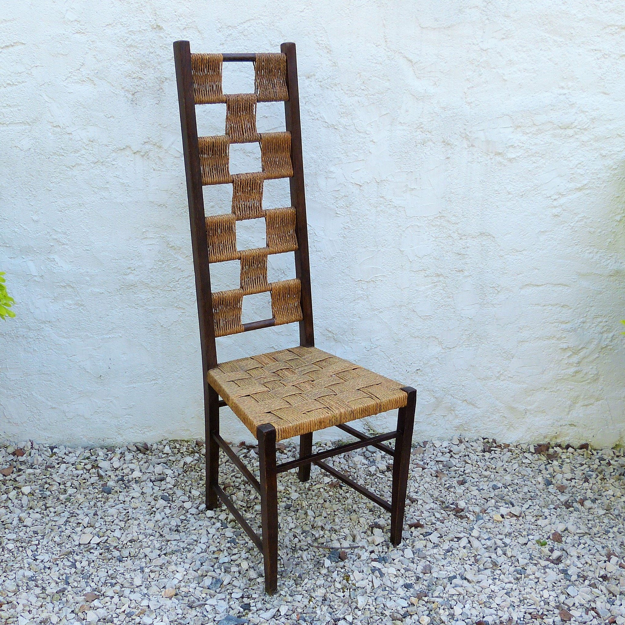 Chaise de collection, intervention la plus discrète possible.