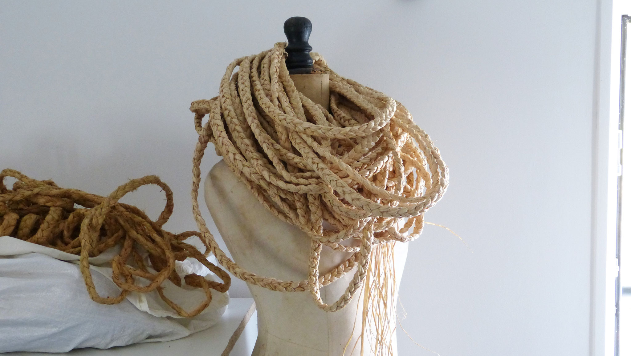Braided raphia ready to be weaved on Audoux-Minet french seats