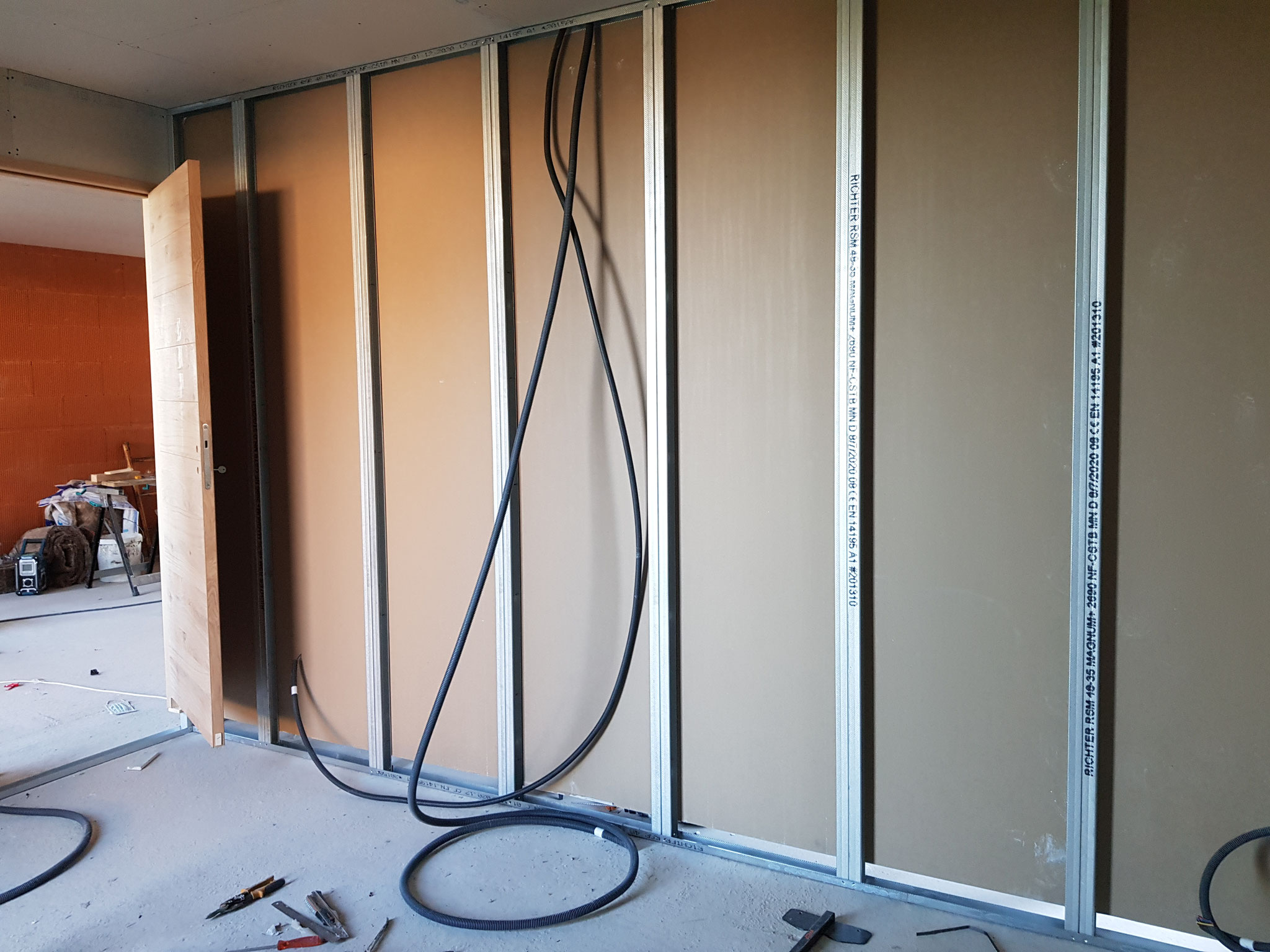 Cloison entre les 2 chambres