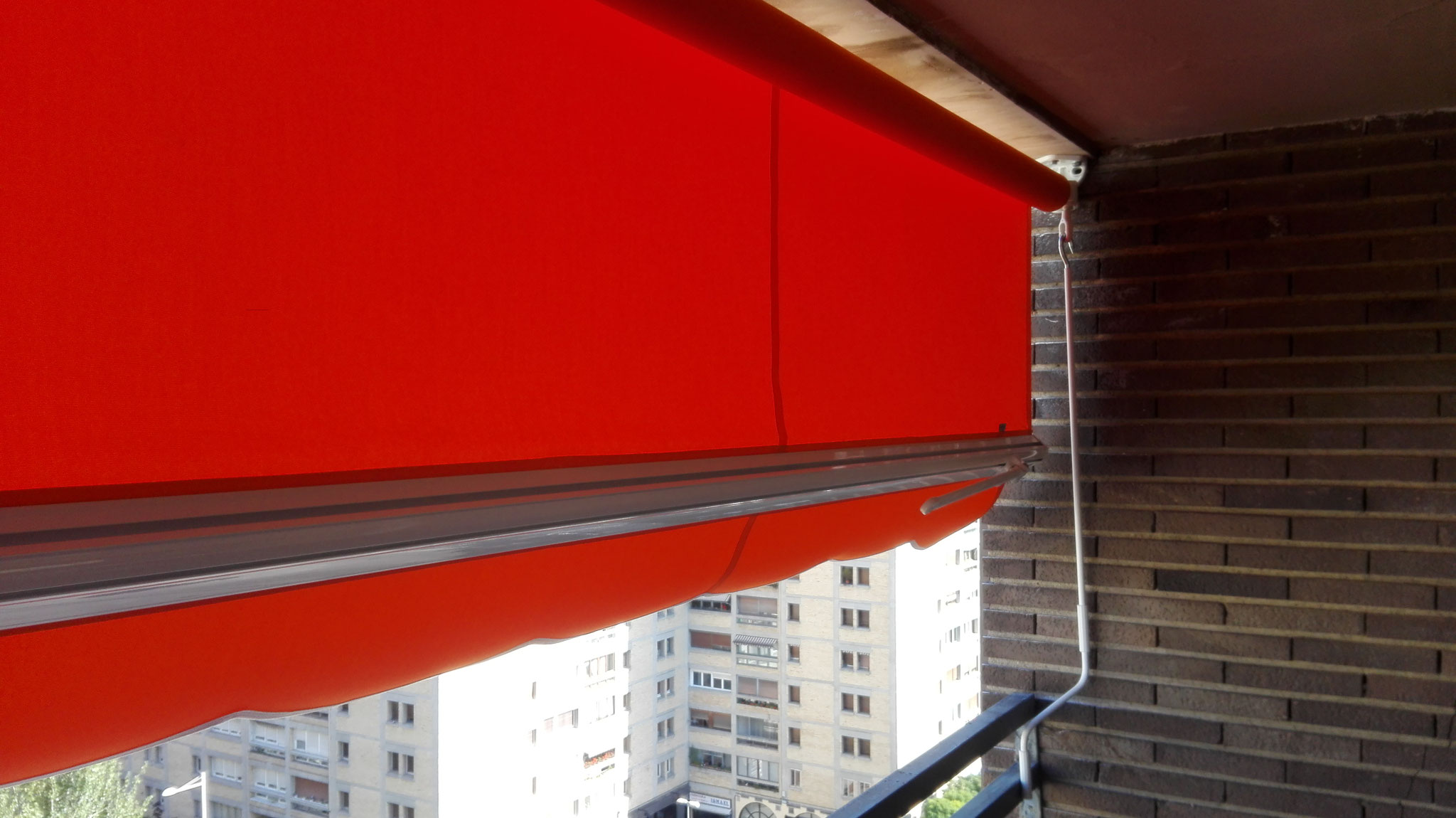Instalación de toldos para balcones en Pamplona