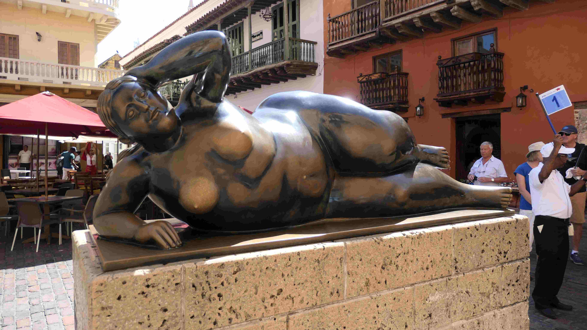 Fernando Botero: Liegende an der Kathedrale von Catagena de Indias/Kolumbien