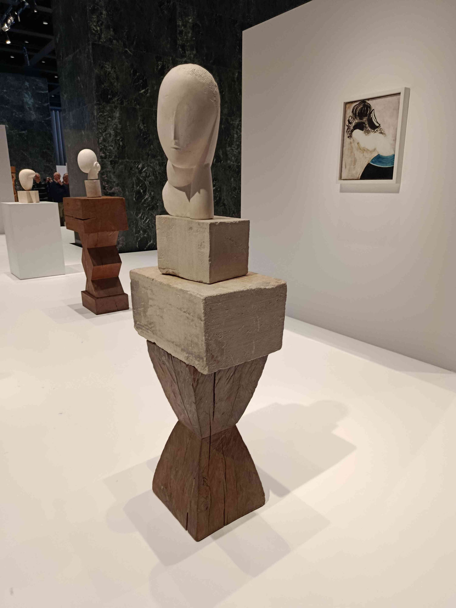 Constantin Brancusi, Eine Muse, Gips auf Sockel aus Kalkstein und Pappelholz, nach 1917, Centre Pompidou, Paris